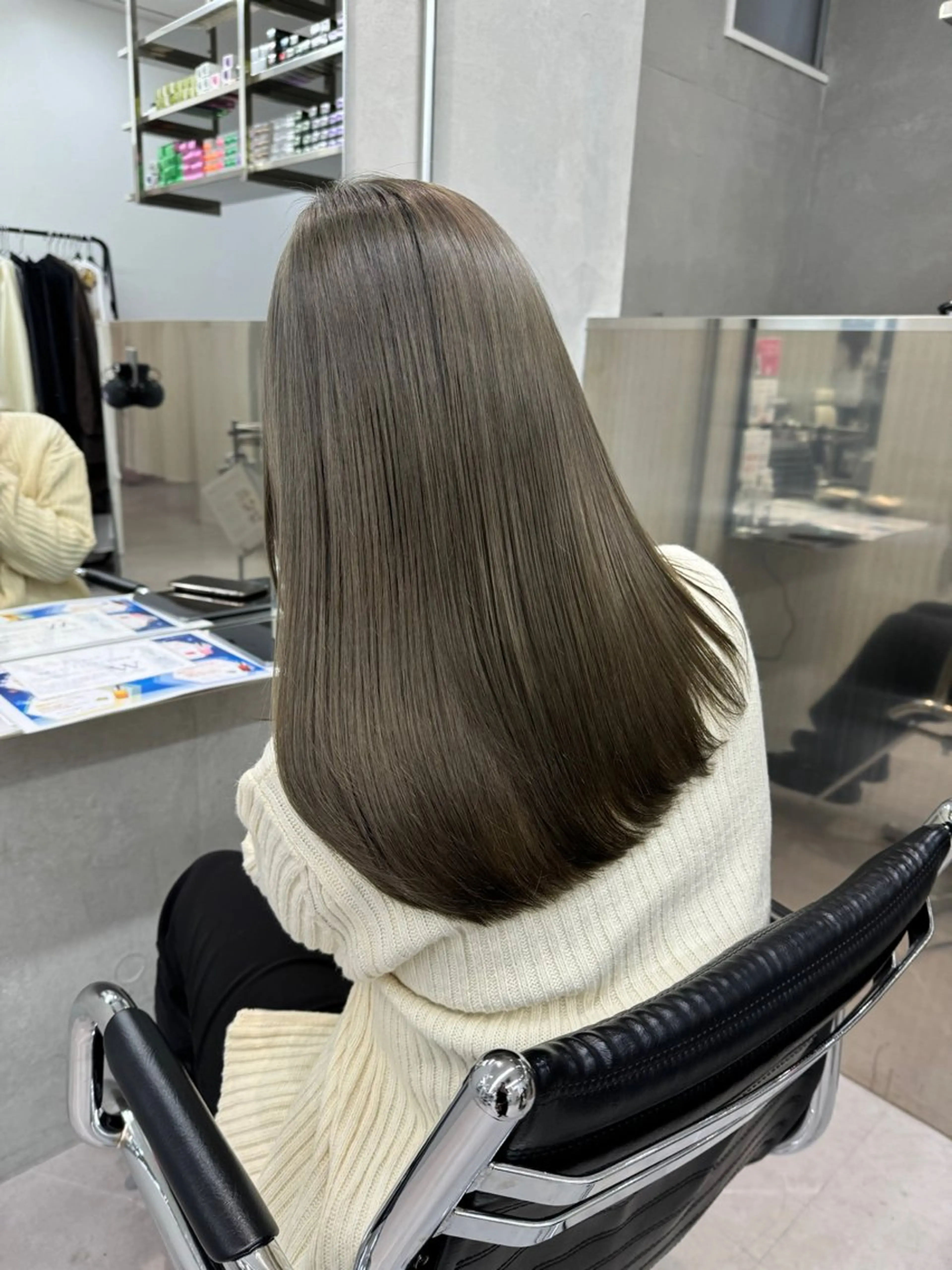 ロング カラー ブリーチ io NANAのヘアスタイル