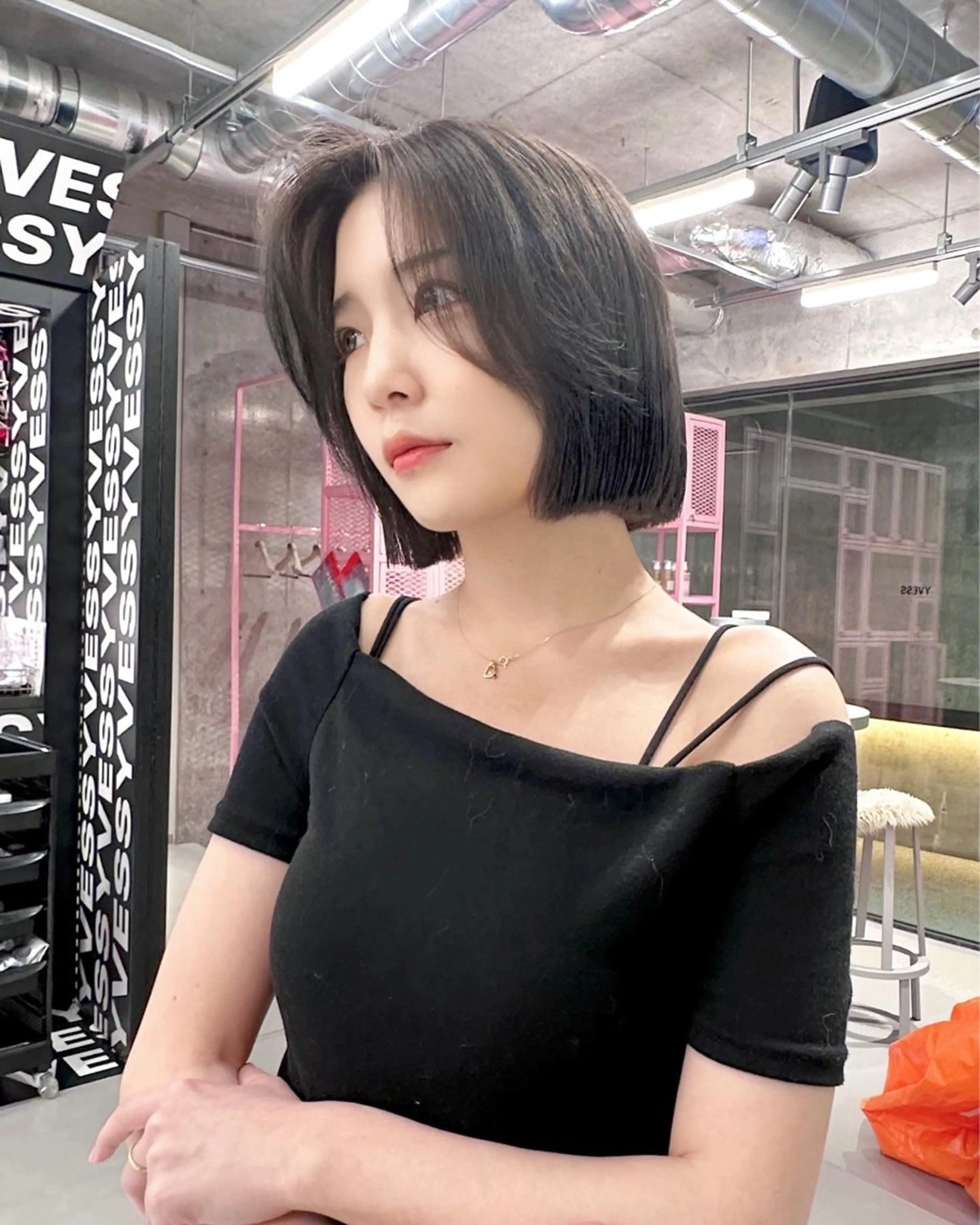 ショート 切りっぱなしボブ 前下がりボブ ワンレンボブ ボブレイヤー ボブ DEAN 名駅 YUHIのヘアスタイル