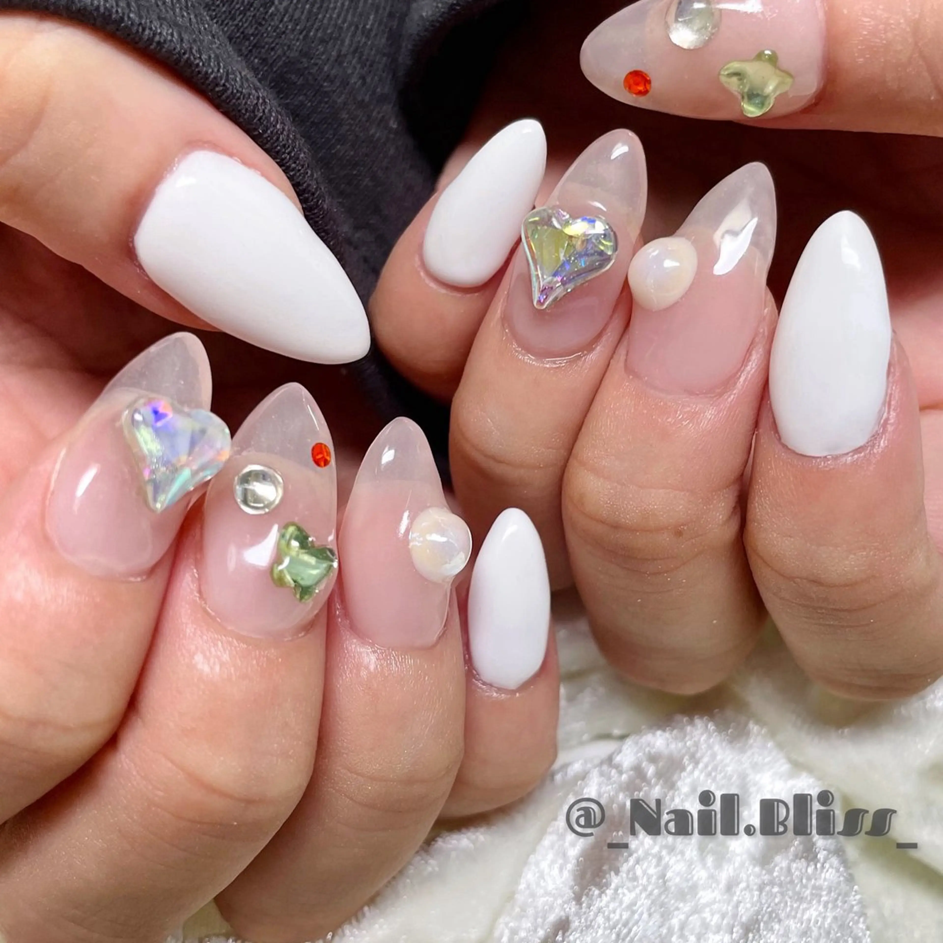 ネイル シンプルネイル ストーンネイル ハンドネイル NAIL BLISSのネイルデザイン