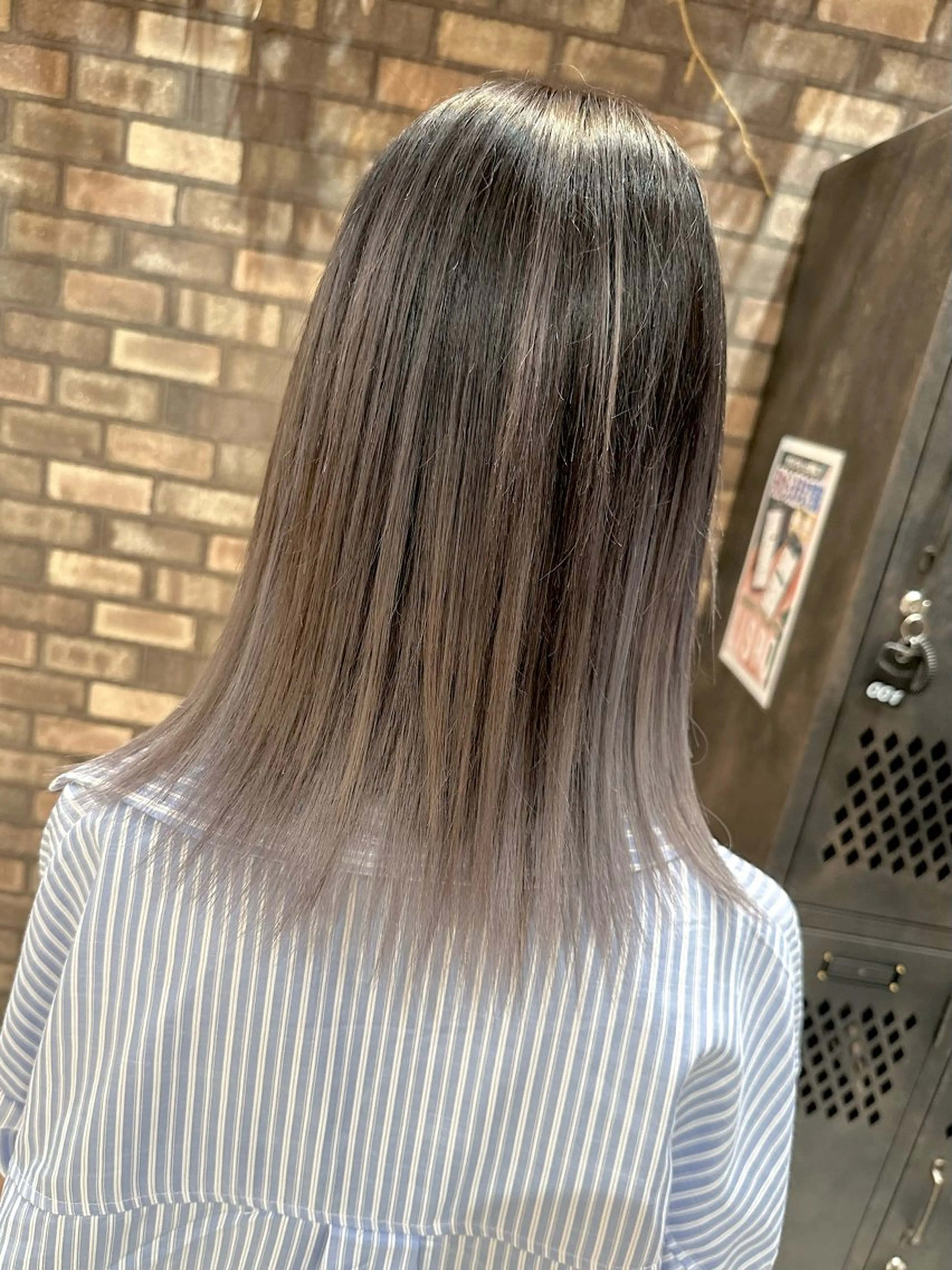 ミディアム レイヤーカット ヘアカラー 🔷ブリーチバレイヤ ージュ🔷飯野達也のヘアスタイル