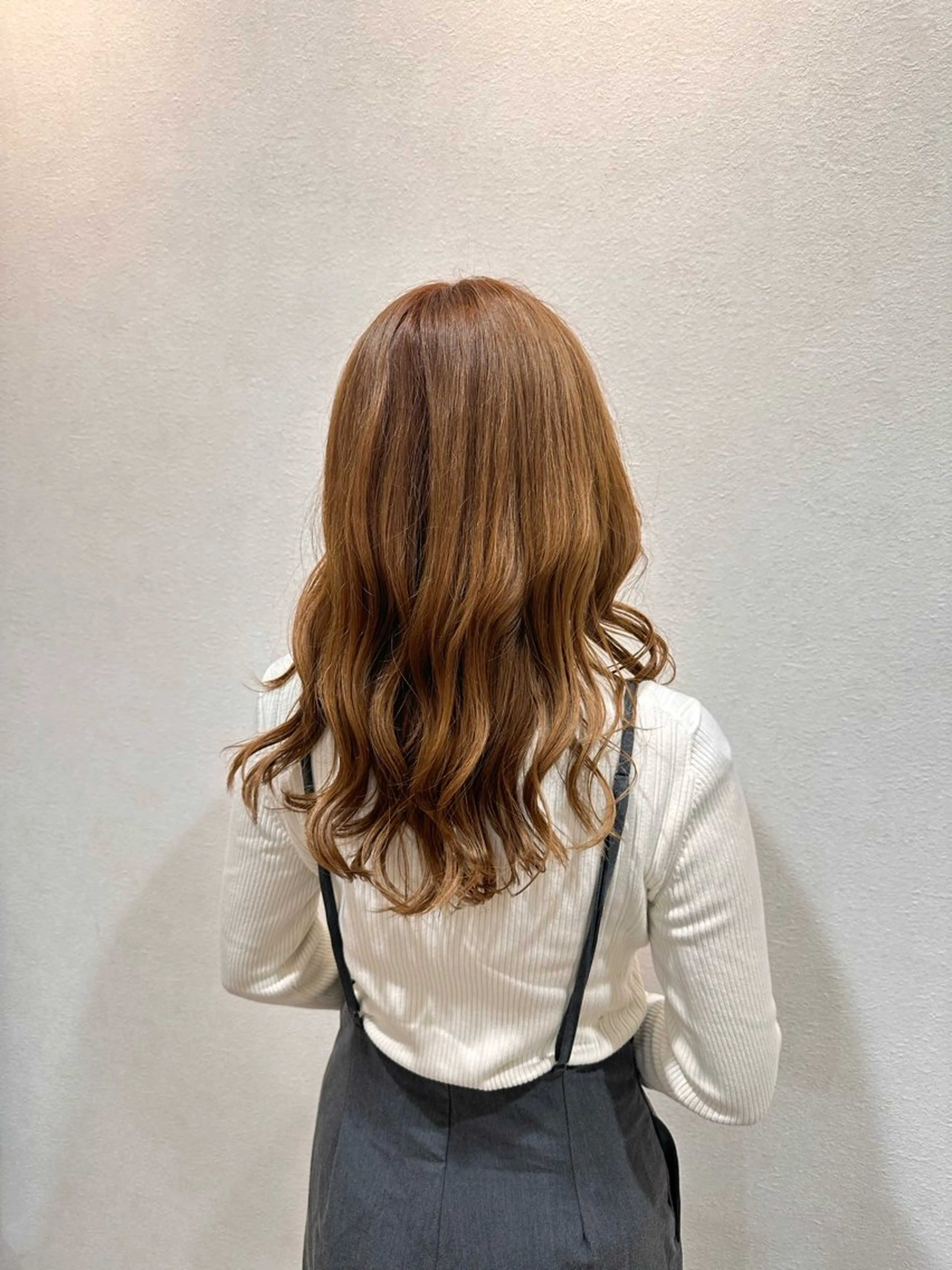 セミロング カラー ベージュカラー ブリーチ ピンクカラー ピンクベージュ アメイジングヘアー 千歳店　福嶋のヘアスタイル