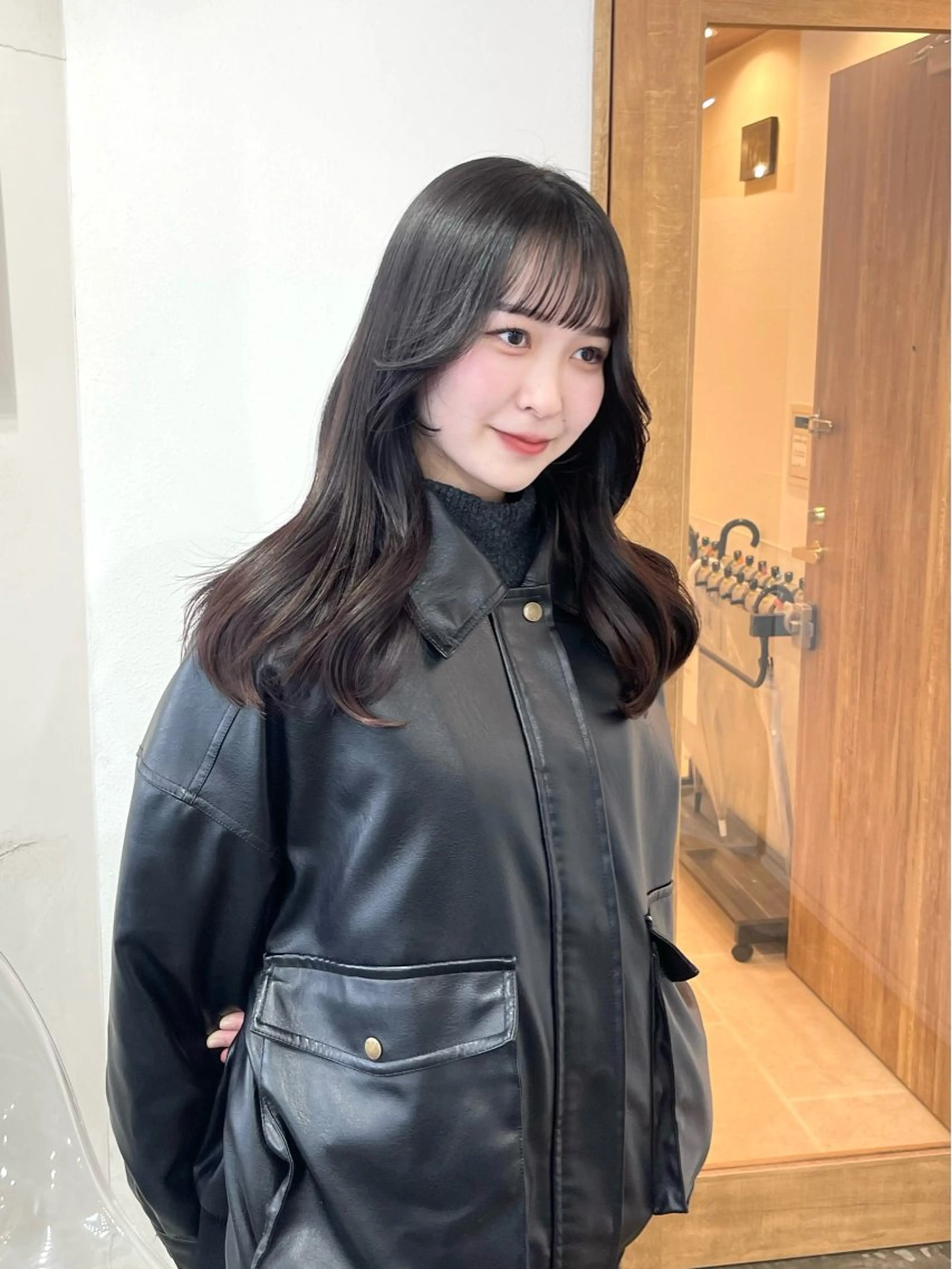 ロング 顔まわりレイヤー 顔周りカット 韓国風ヘア レイヤーカット キダアヤカ/ 梅田/ベージュカラーのヘアスタイル