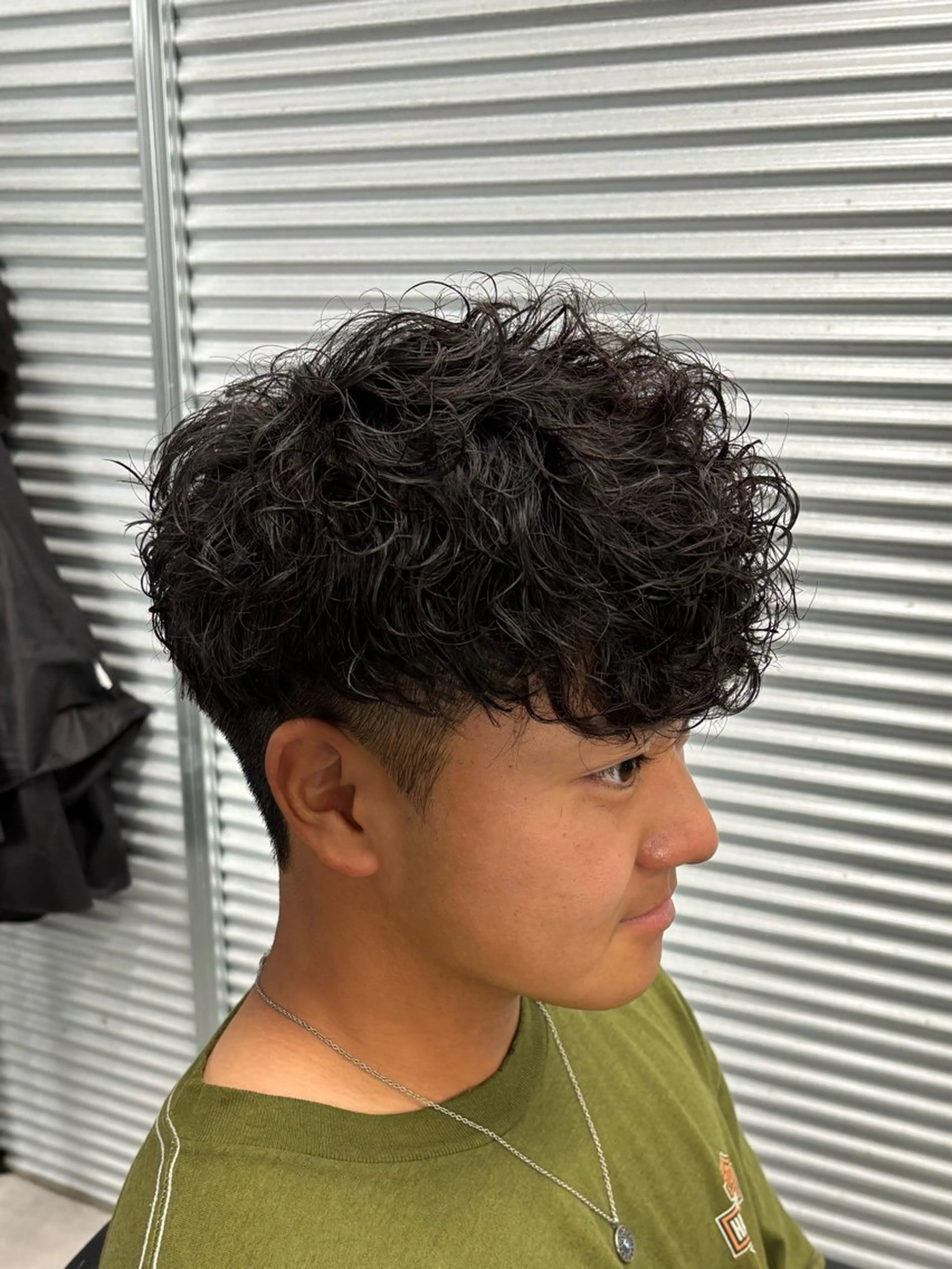 パーマ メンズ スペインカール カット パーマ 波巻き/ツイスパ/ 短髪/鈴木俊也のヘアスタイル