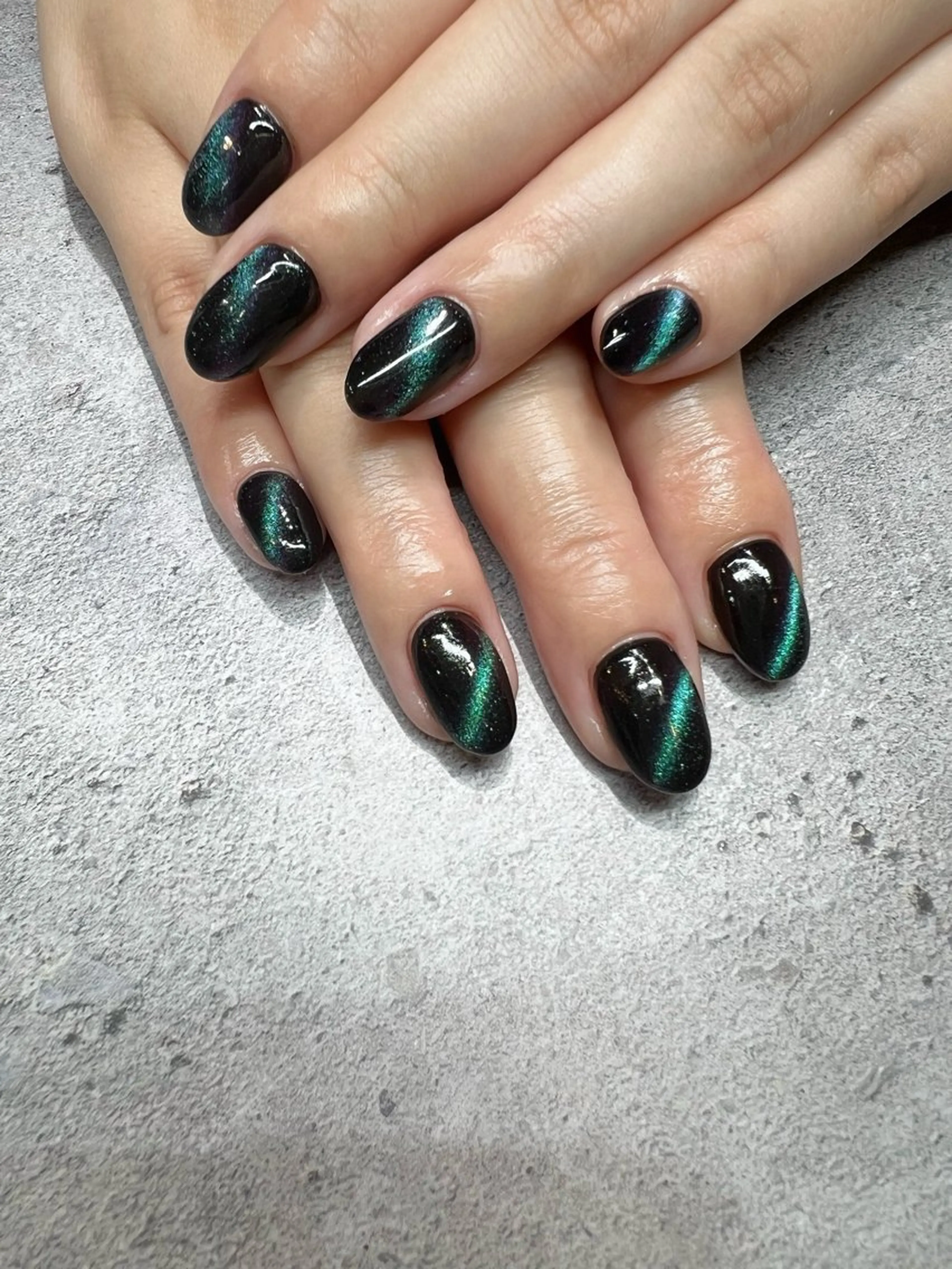 ネイル グリーン マグネットネイル ワンカラーネイル ハンドネイル glow_ nailのネイルデザイン