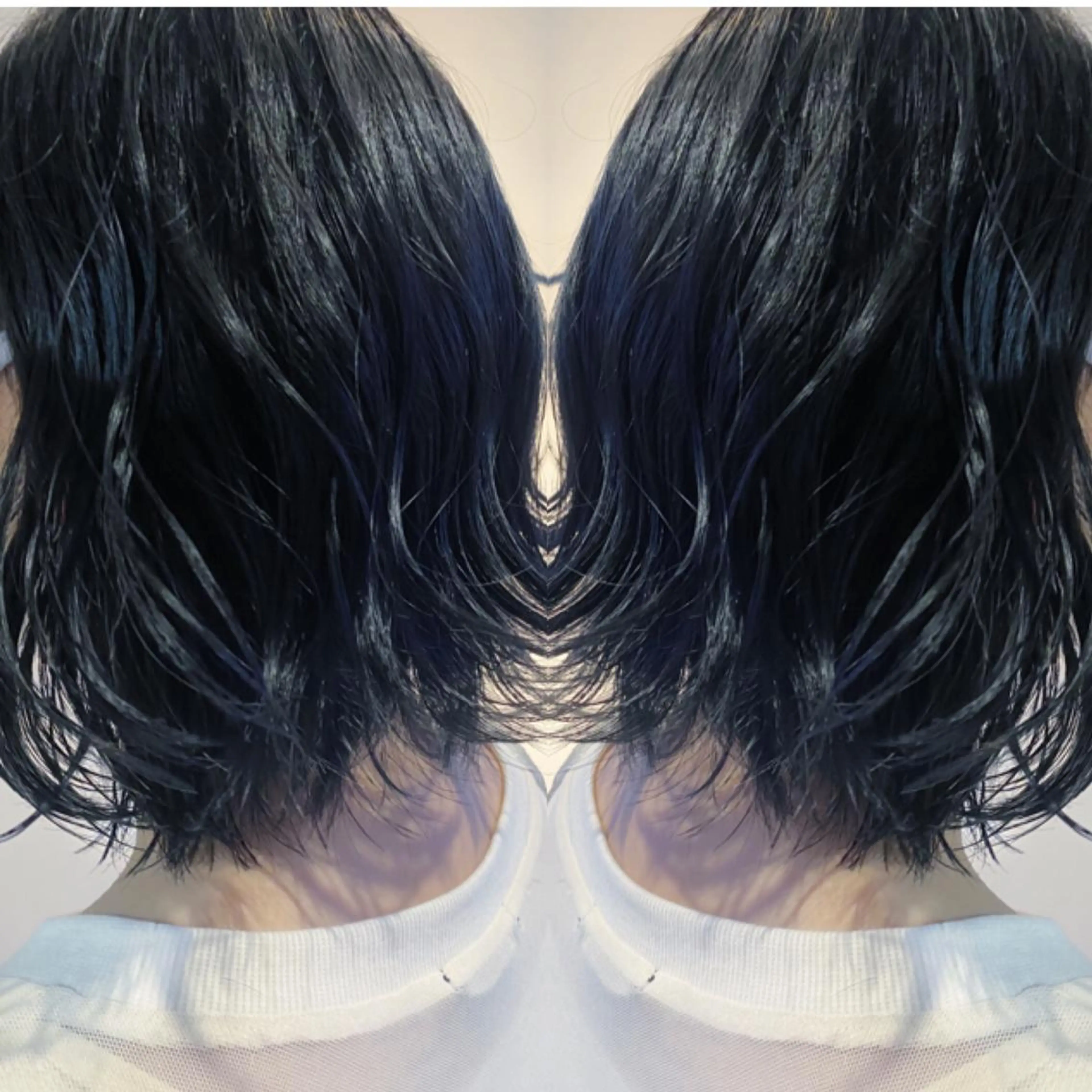ショート カラー 黒髪 ブルーカラー ブルーブラック ボブ 外ハネヘア 川越 輝梨奈のヘアスタイル