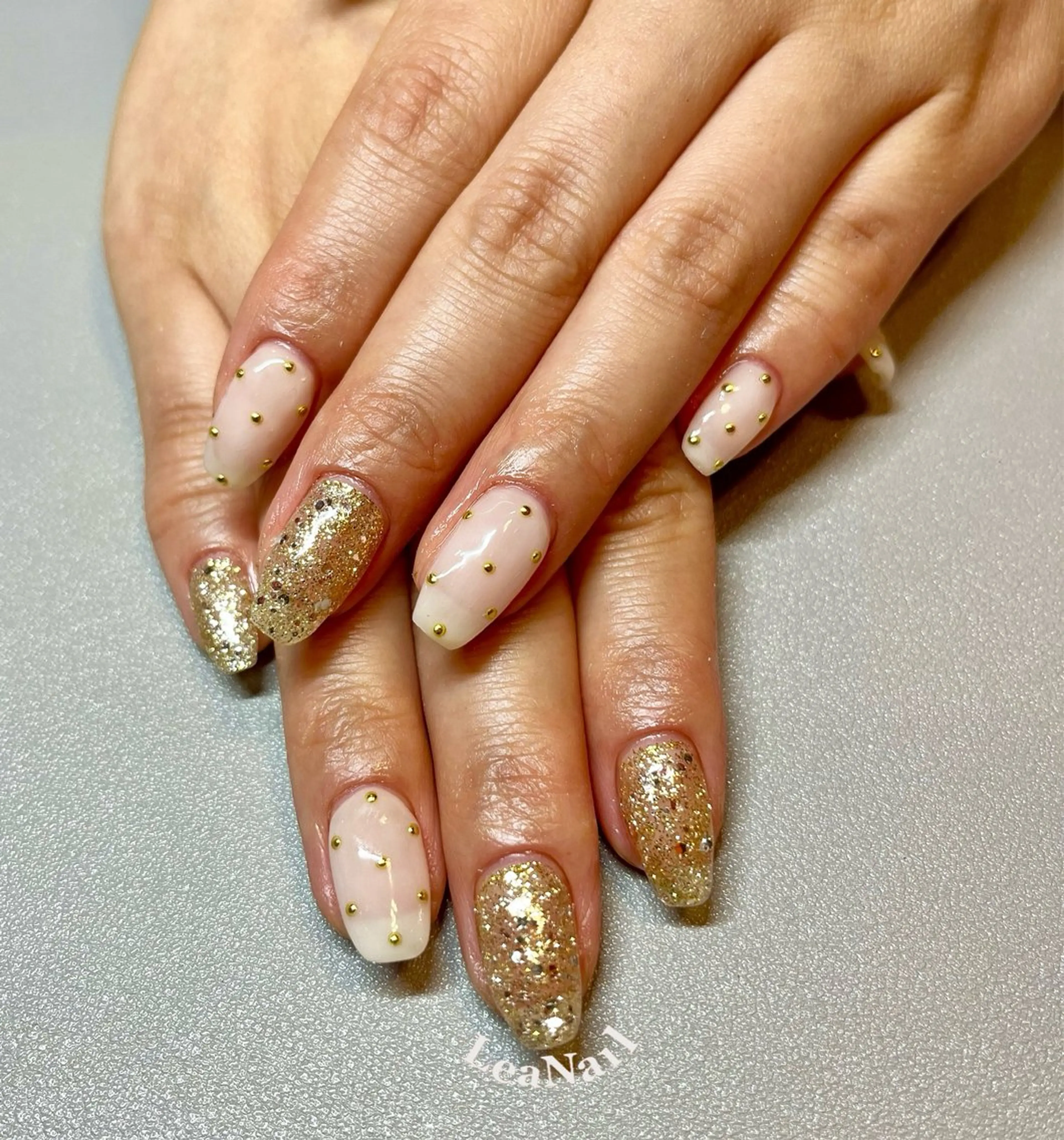 ネイル ドット ゴールド 持ち込み シンプルネイル ハンドネイル Lea Nailのネイルデザイン