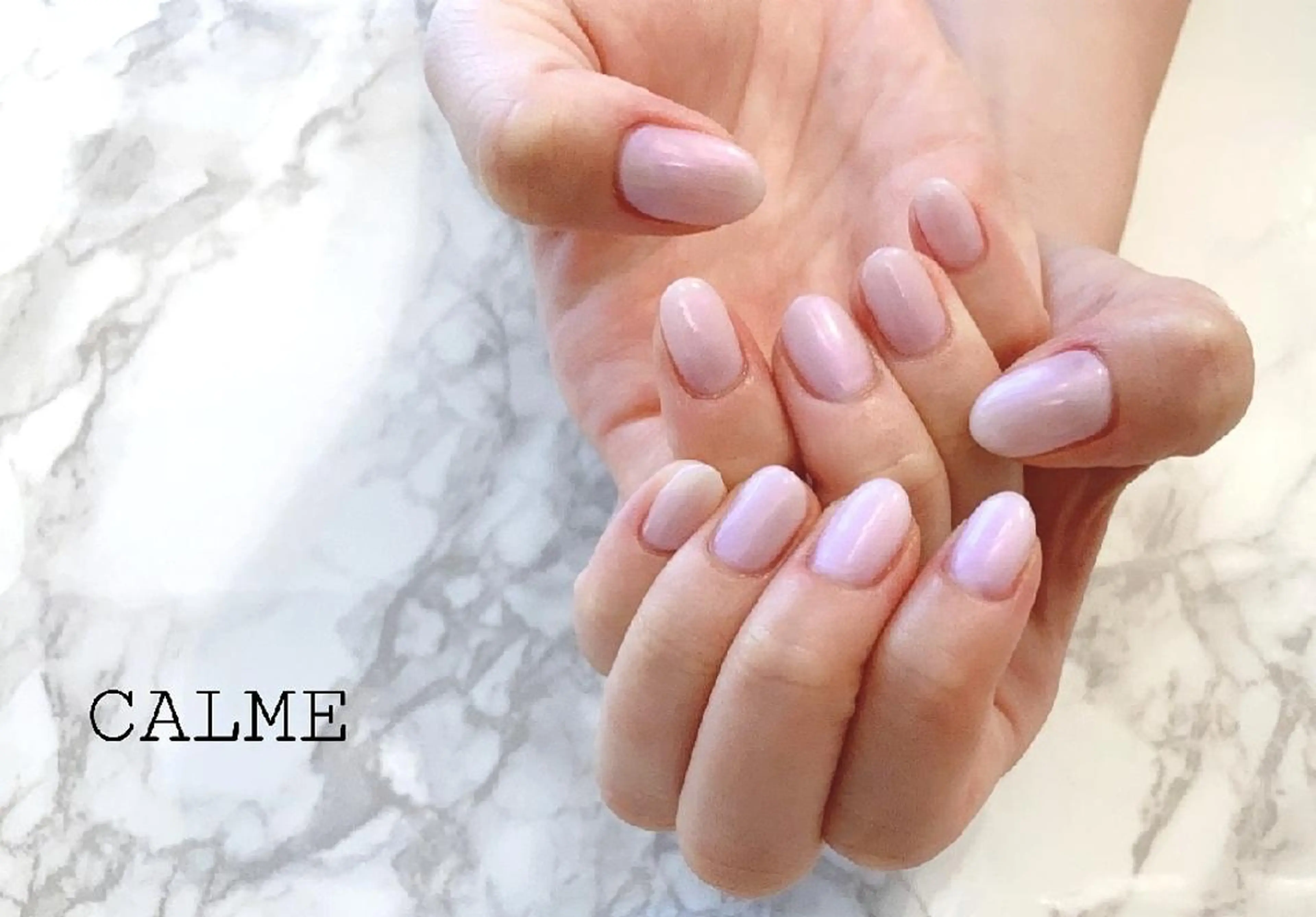 ネイル ワンカラーネイル ピンク ホワイト ハンドネイル CALME ♡のネイルデザイン