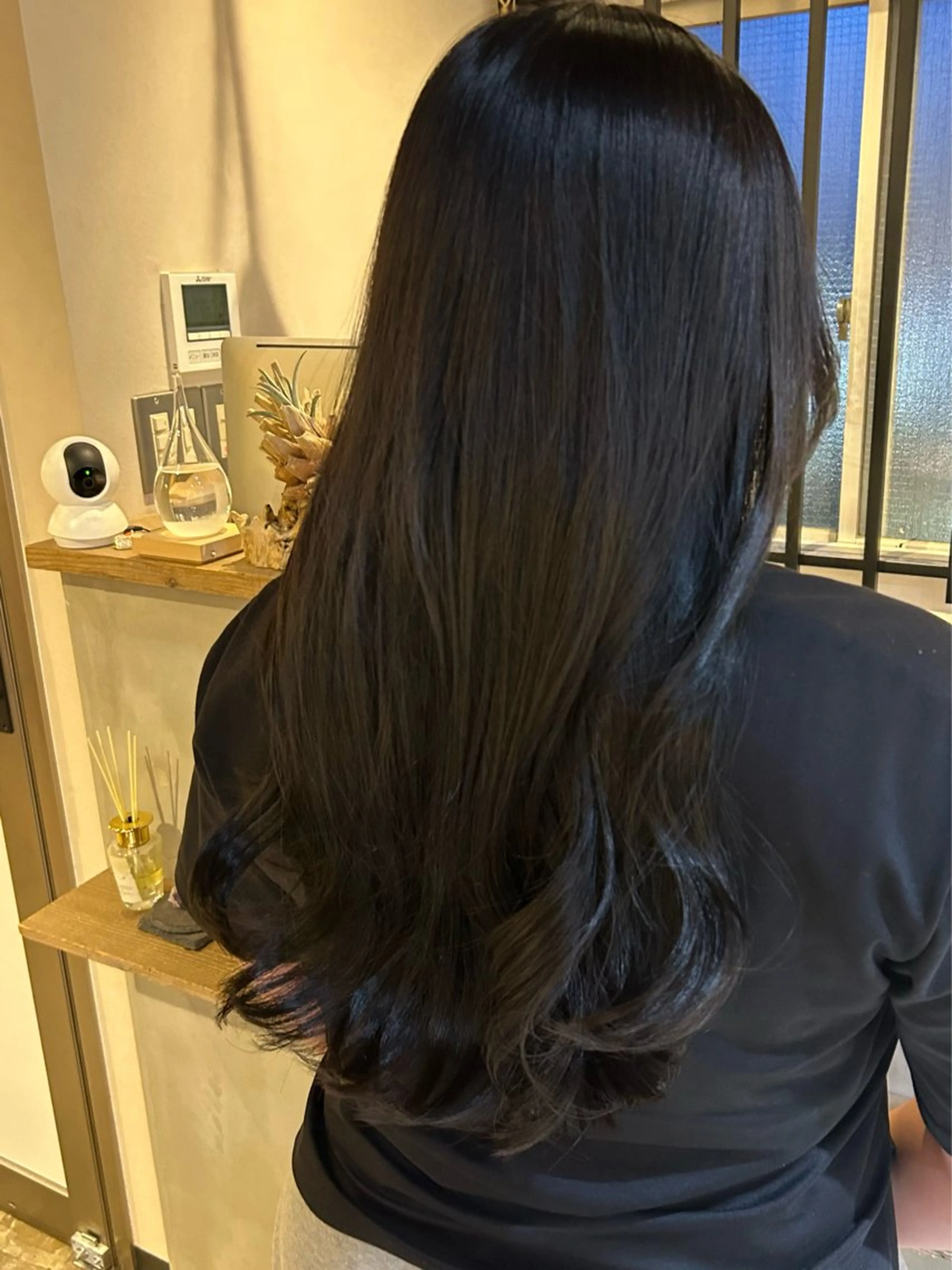 ロング カラー 黒髪 ブルーカラー ブルーブラック LoE【ロエ】所属・北原 紗希のヘアスタイル