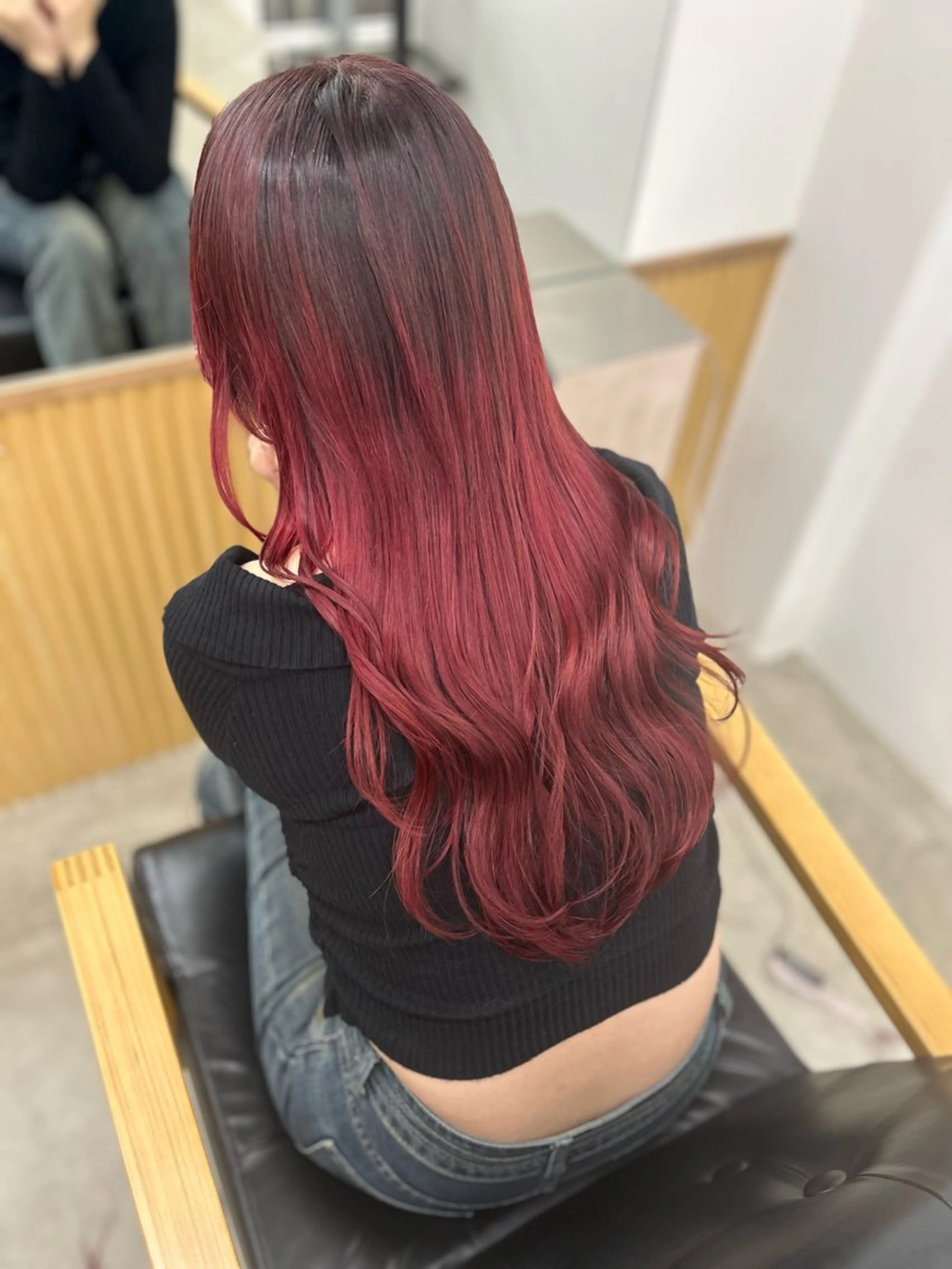 ロング カラー ブリーチ ボルドーカラー ブラウンカラー グラデーションカラー レッドカラー ヘアカラー noa  🦋 ブリーチ/暖色のヘアスタイル