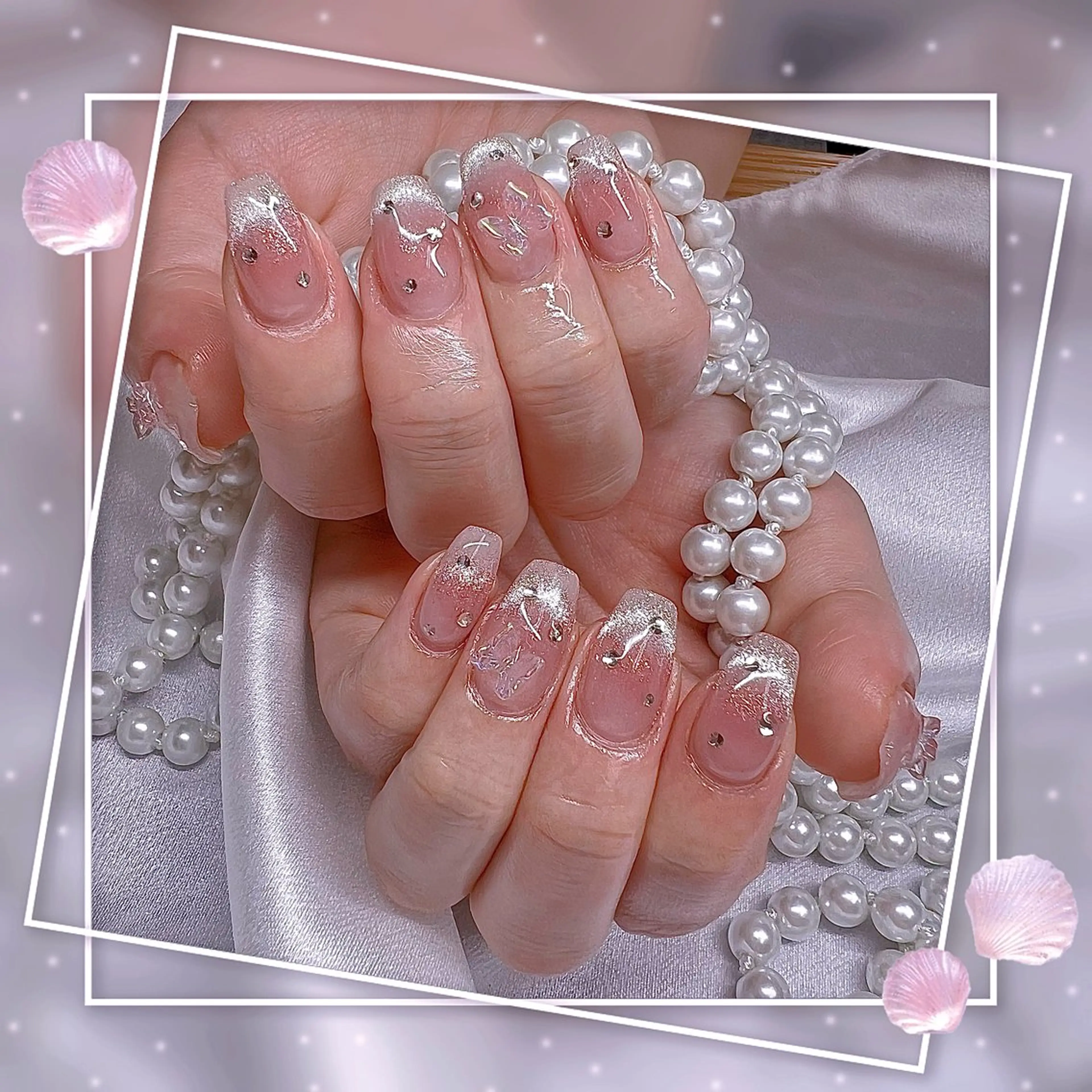 ネイル フレンチネイル グラデーション キラキラネイル 韓国ネイル マグネットネイル ハンドネイル ハンドケア Chill Nailsalonのネイルデザイン