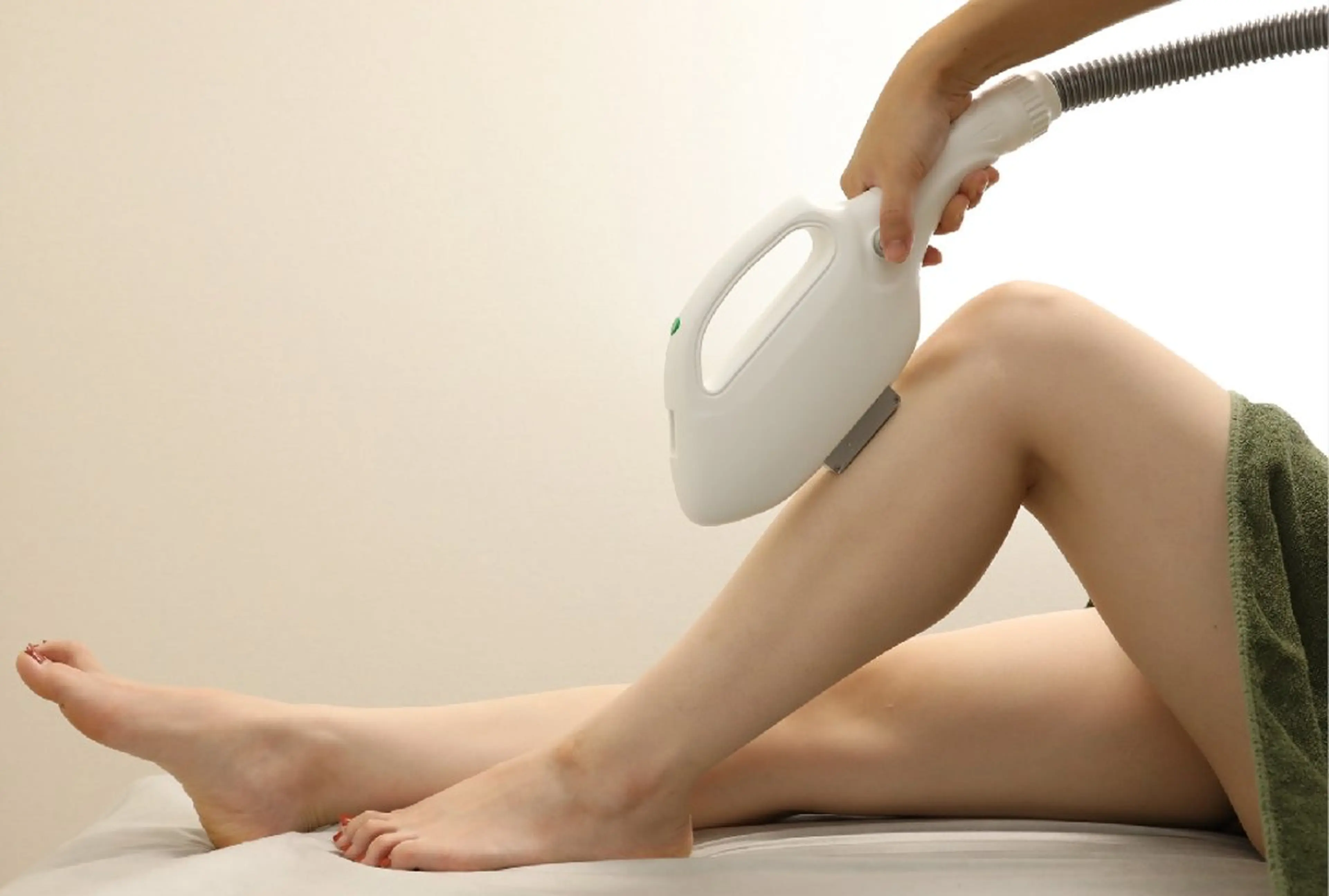 U24学割限定価格✨【🌼全身美肌脱毛＋顔＋VIO🌼】最新THR脱毛でつるつる💕死角なし全身丸ごと脱毛🔥の写真