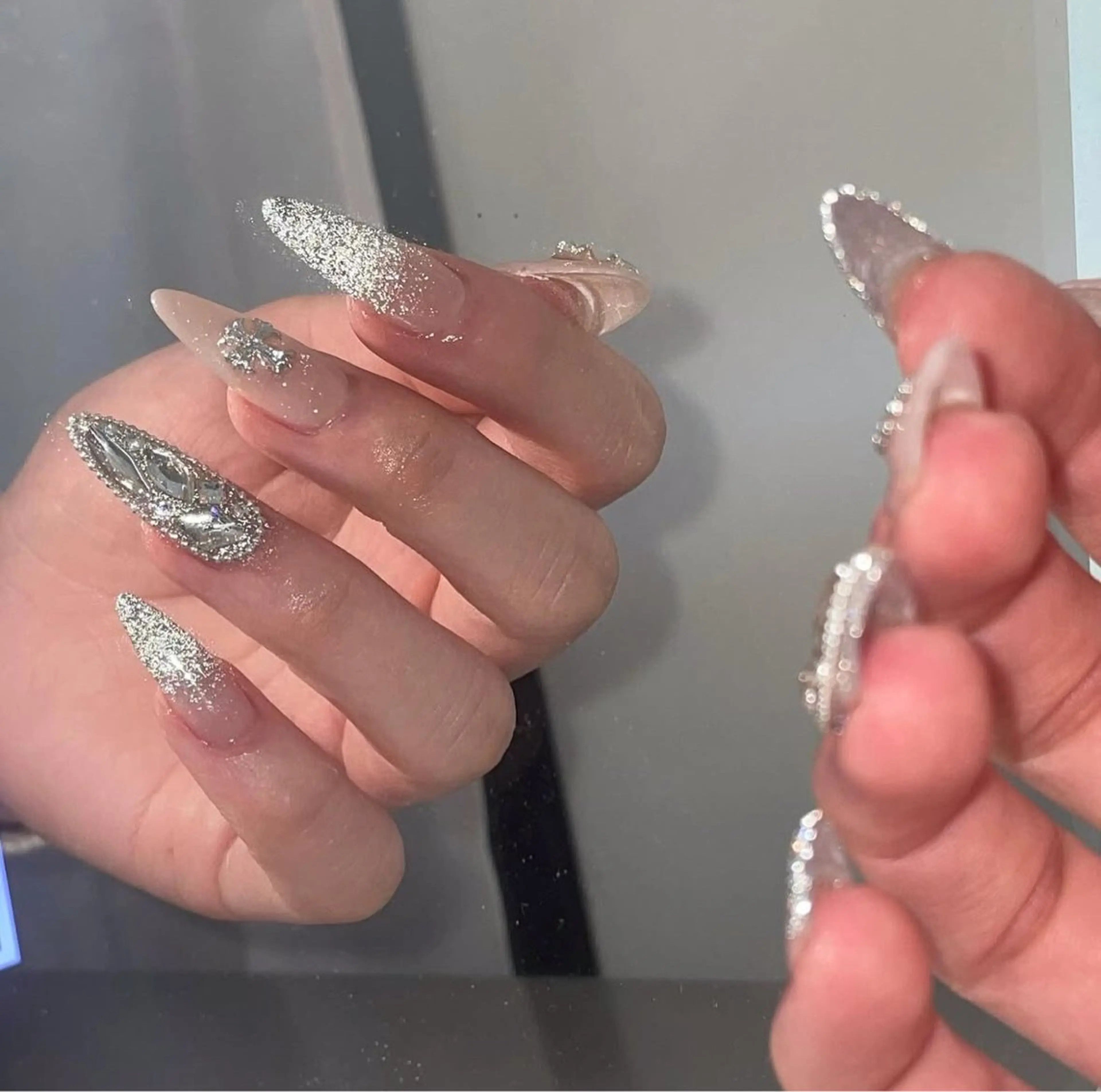 ネイル 長さ出し グラデーション キラキラネイル 韓国ネイル ラメ(グリッター) ハンドネイル ハンドケア Chisa Nail Studio所属・チ サのネイルデザイン