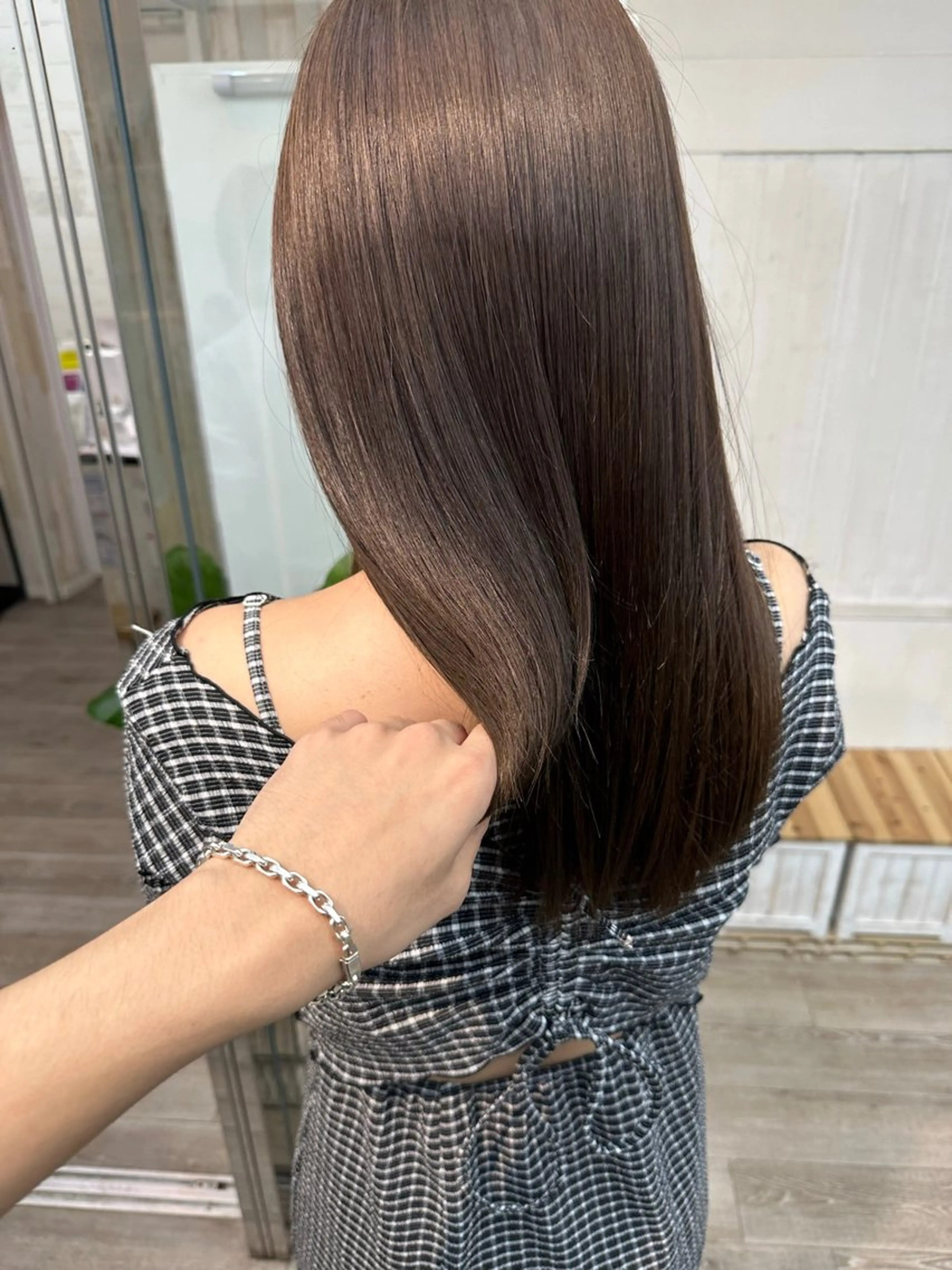 ロング KEIGO/ ブリーチ、矯正特化のヘアスタイル