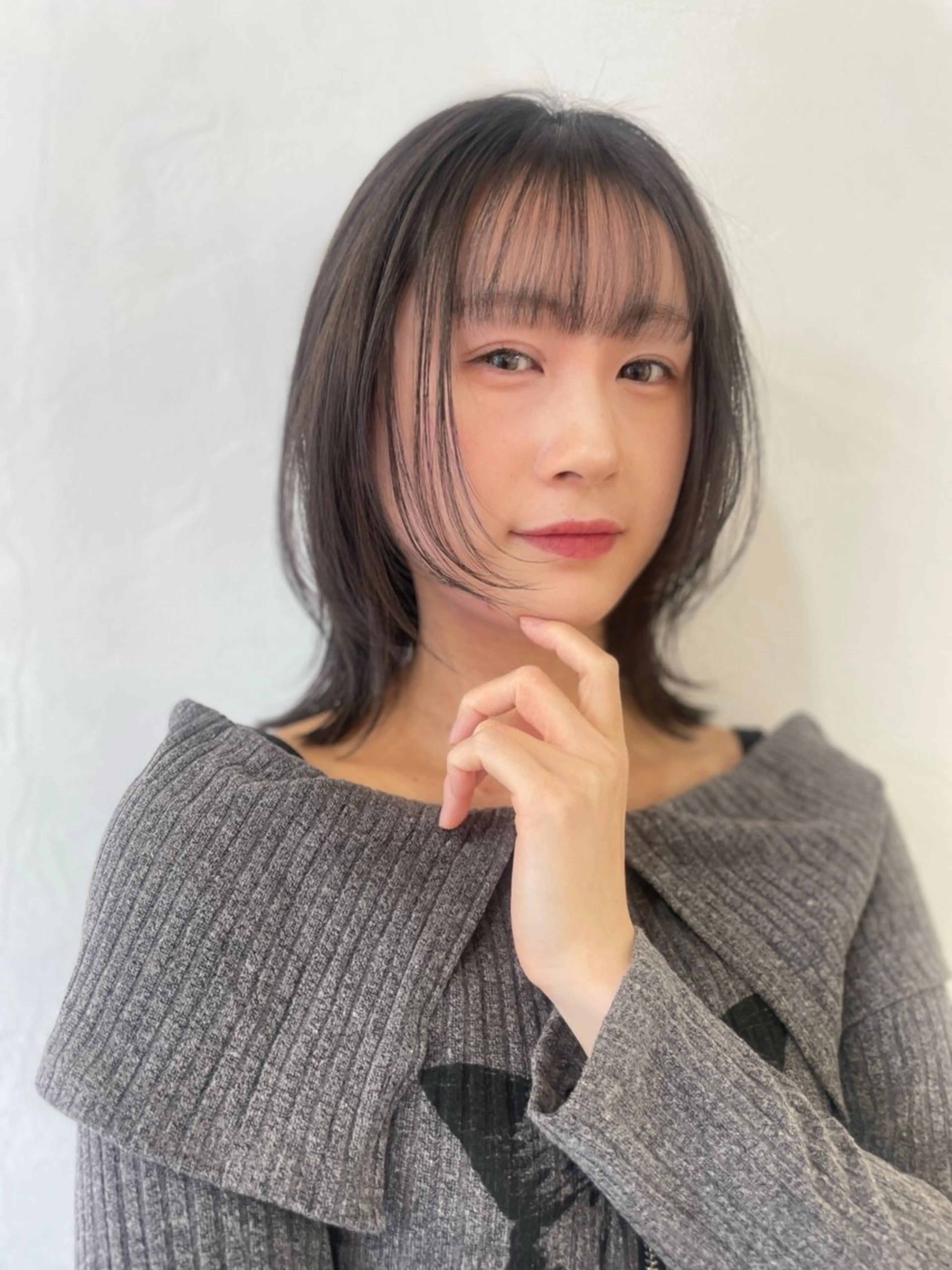 ミディアム カラー アッシュ 透明感カラー レイヤーカット ミディアム特化 /透明感カラーmoeのヘアスタイル