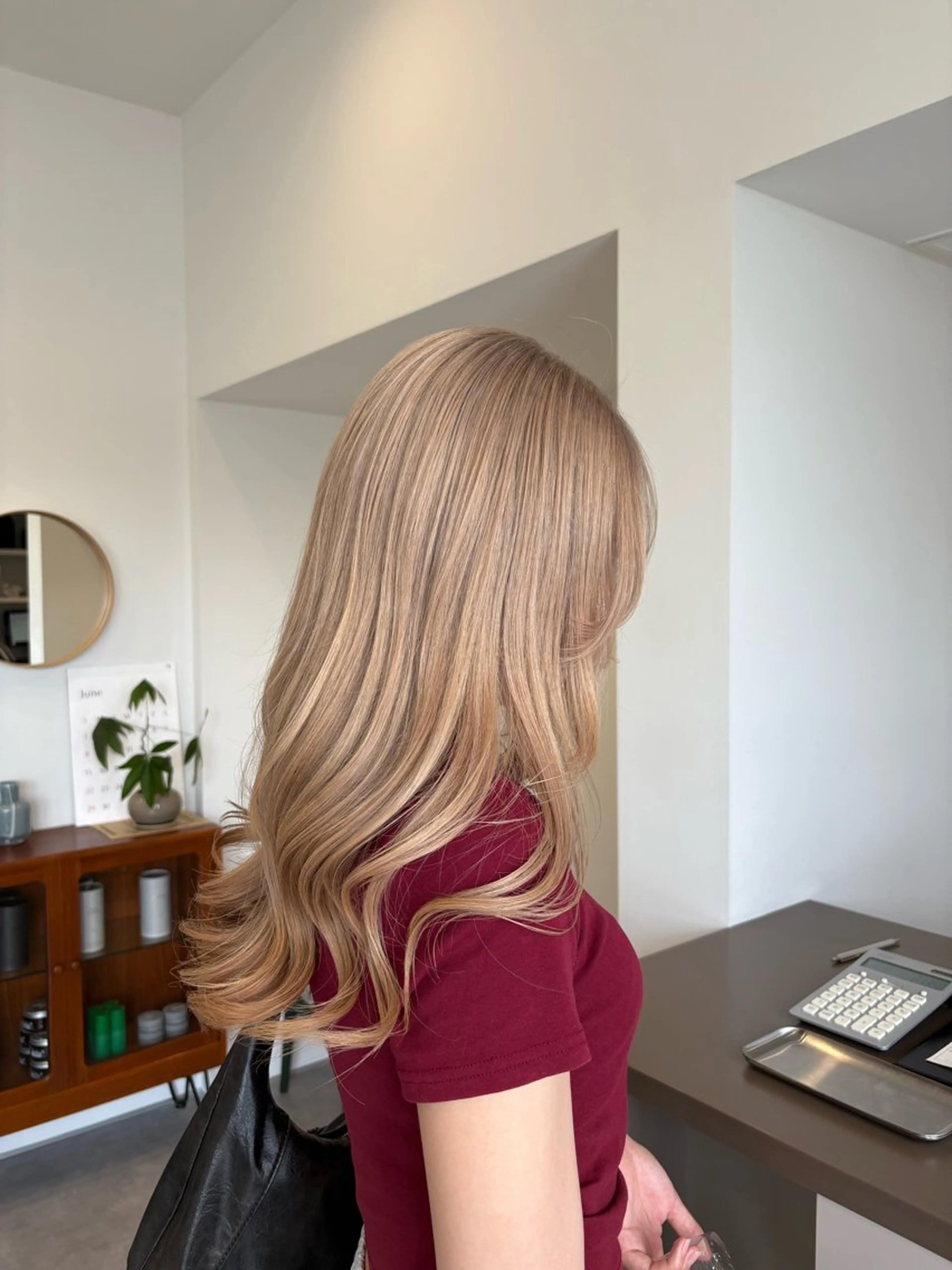 ロング カラー ブリーチ YUEN イシイ アミのヘアスタイル