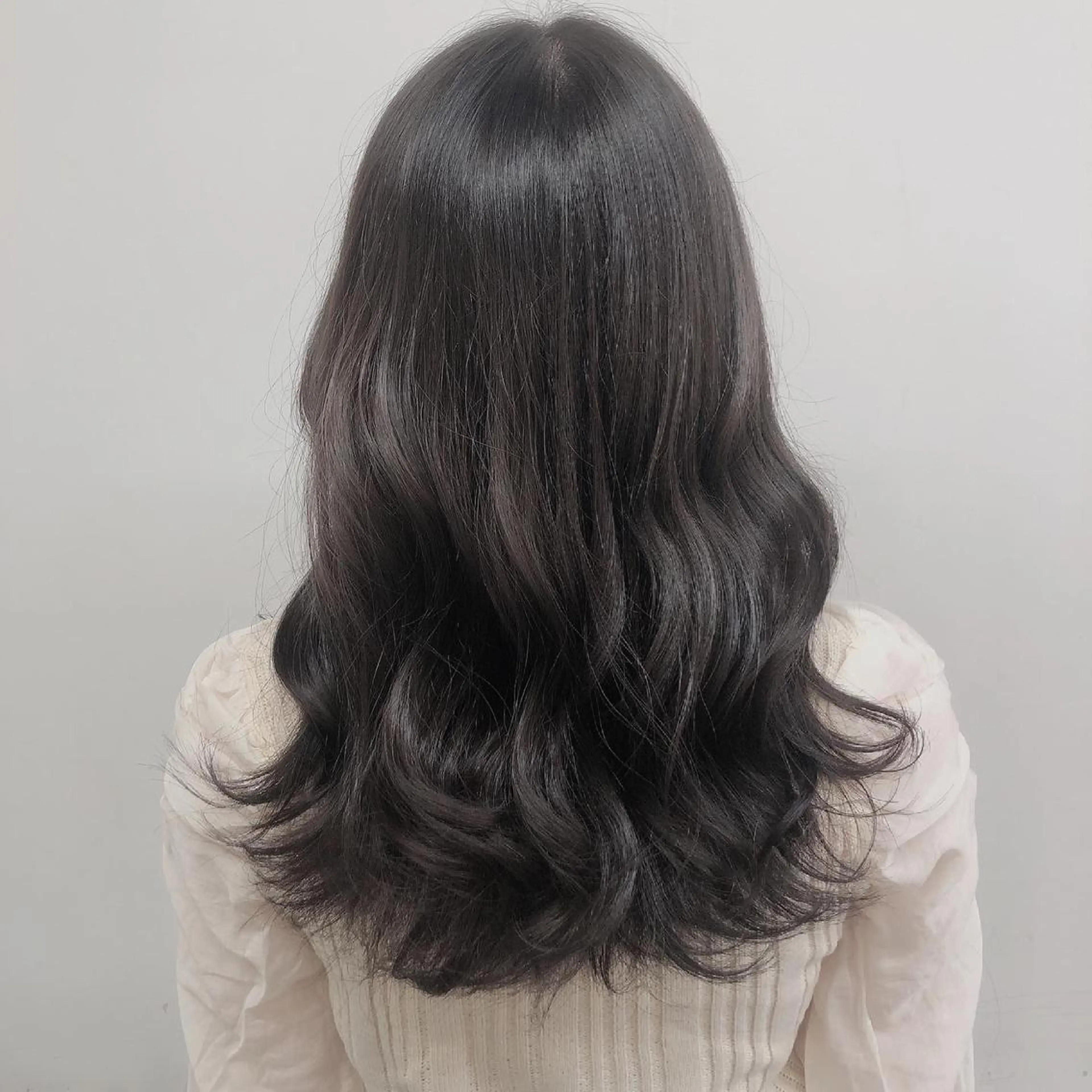 セミロング ヘアアレンジ メンズ 🫧ハイトーン🫧 ベージュ🫧徹哉のヘアスタイル