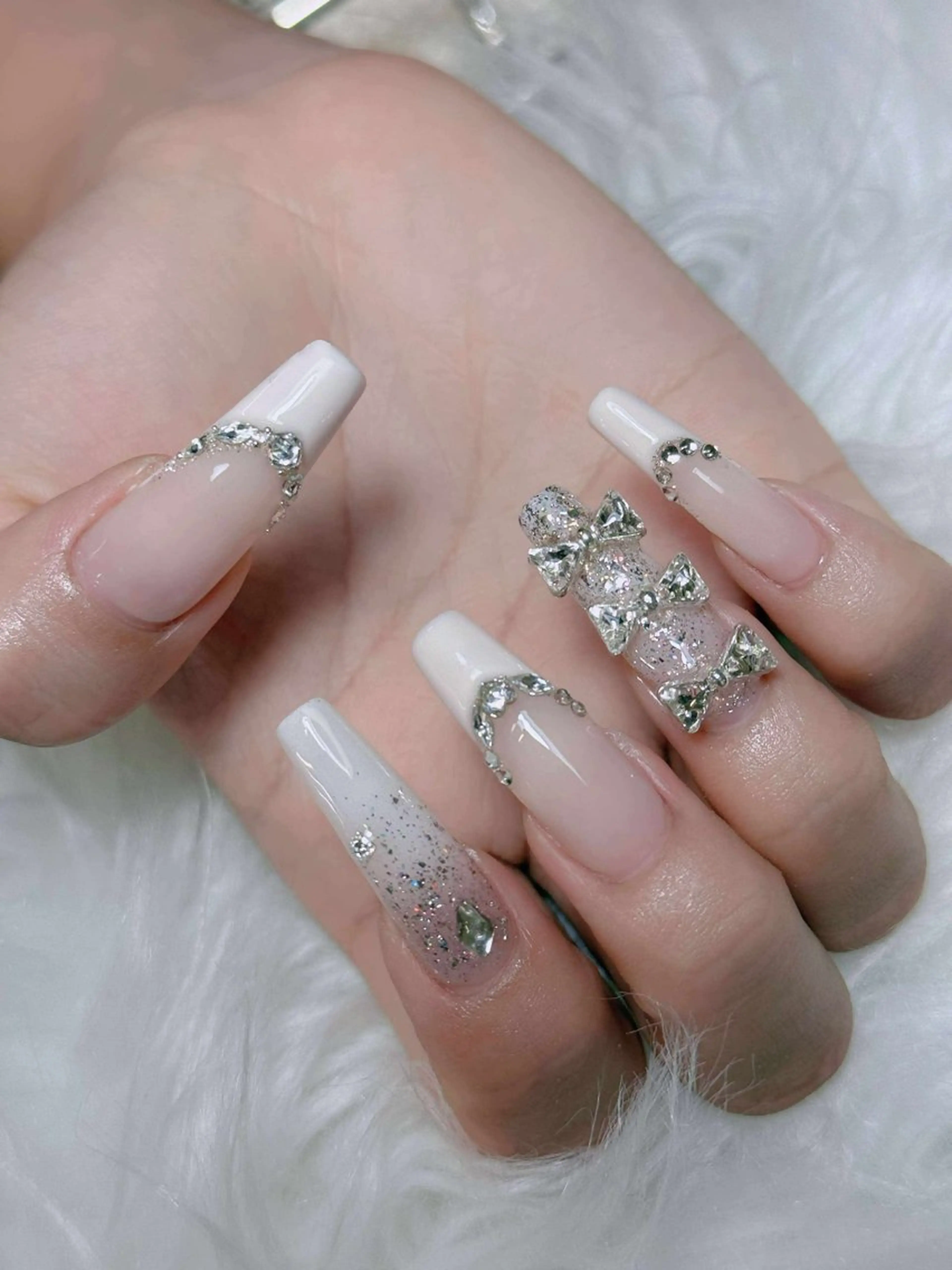 ネイル オーロラネイル チークネイル フットネイル フレンチネイル 韓国ネイル ハンドネイル Lumi Nail 新大久保3‘のネイルデザイン