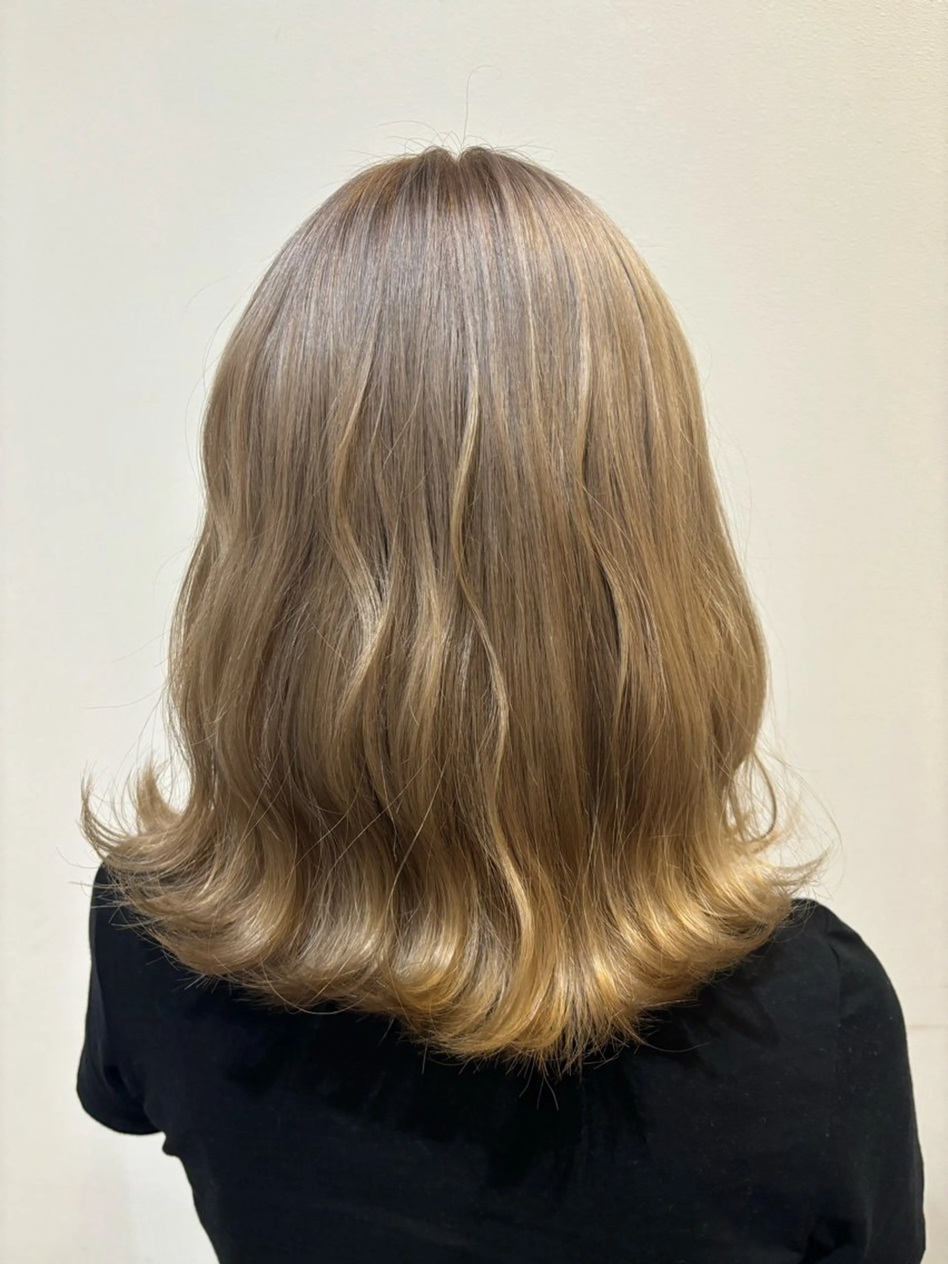 ミディアム Beauty Consultant 10C所属・10C Yumeのヘアスタイル