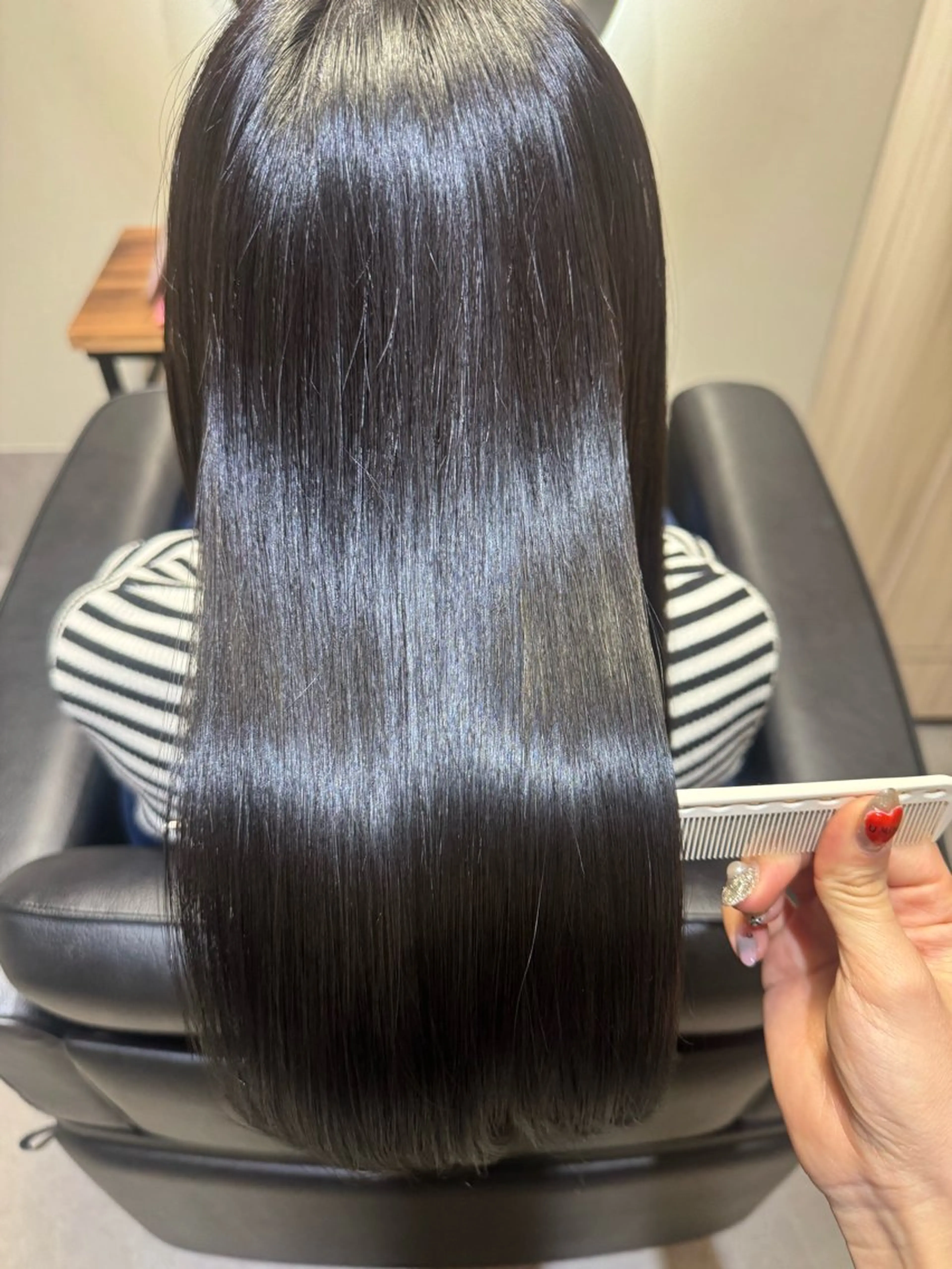 ロング カット ヘアカラー トリートメント NAVY 橋本心 縮毛矯正のヘアスタイル