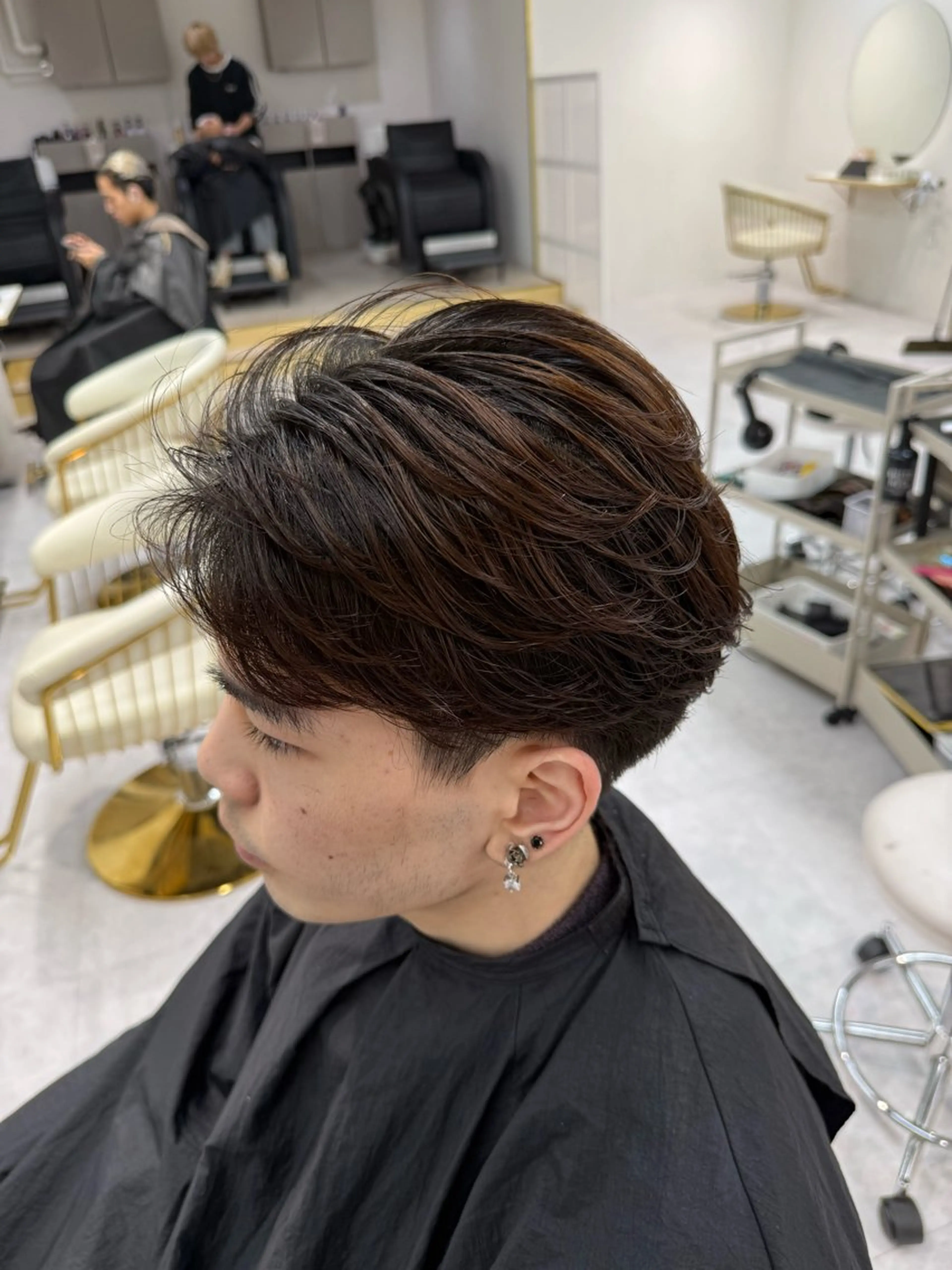 メンズ カット パーマ メンズ毛流れパーマ ブリーチSHIONのヘアスタイル