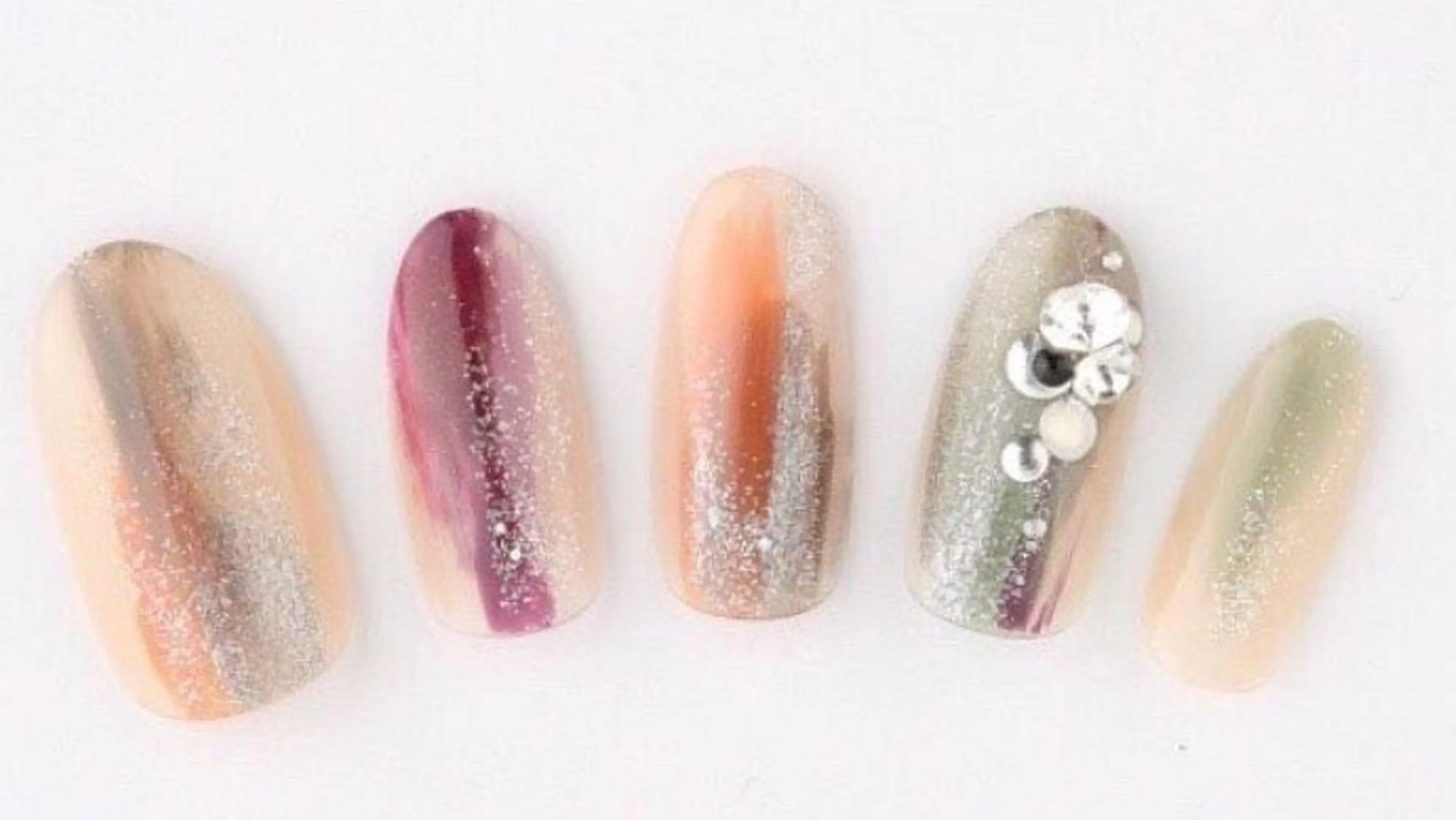 ネイル サロンR所属・岡田 美保のネイルデザイン