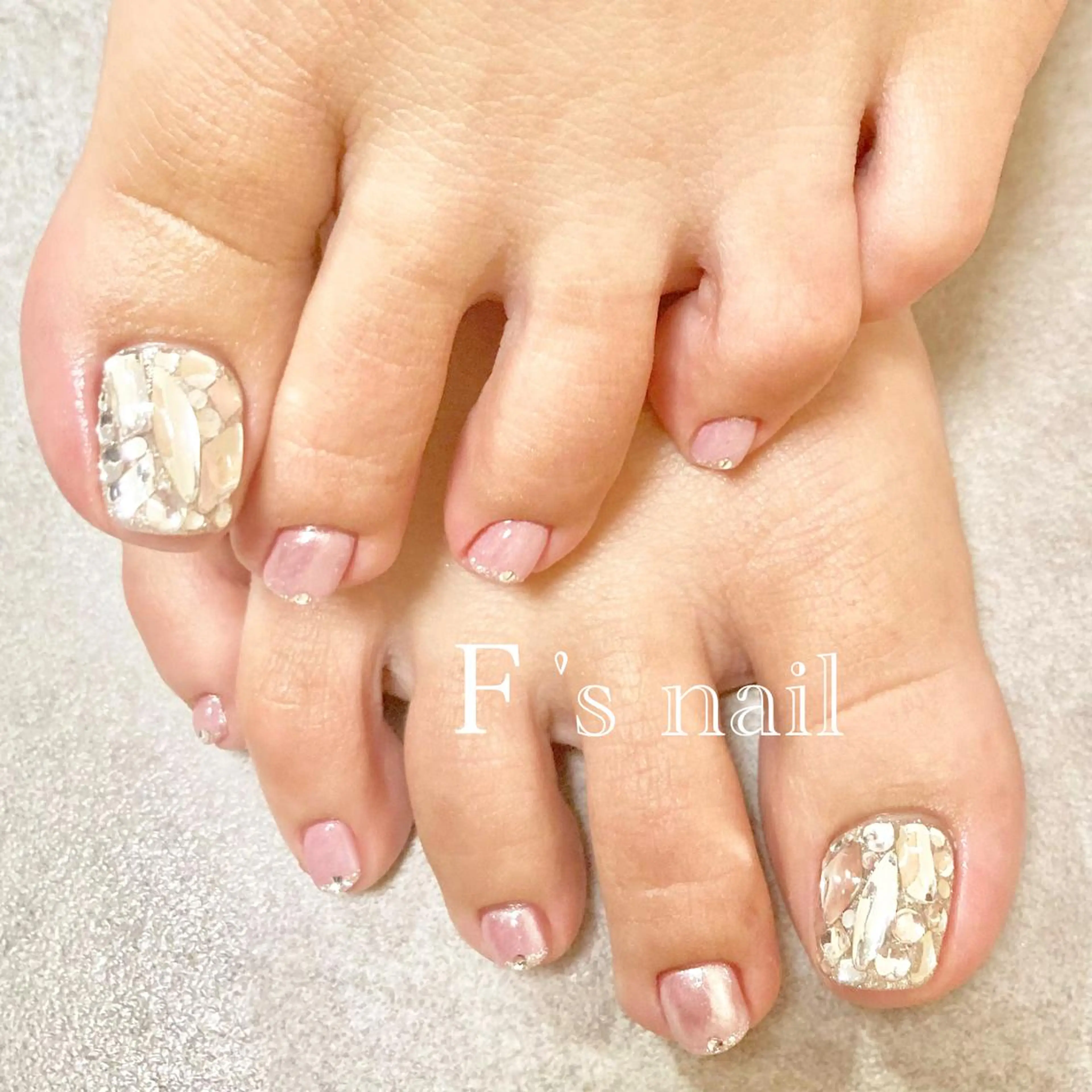 人気！時間内ジェルやり放題✨ソフトジェルオフあり/持ち込みデザイン🆗/パラジェルベース込み✨/フットバスつき✨の写真