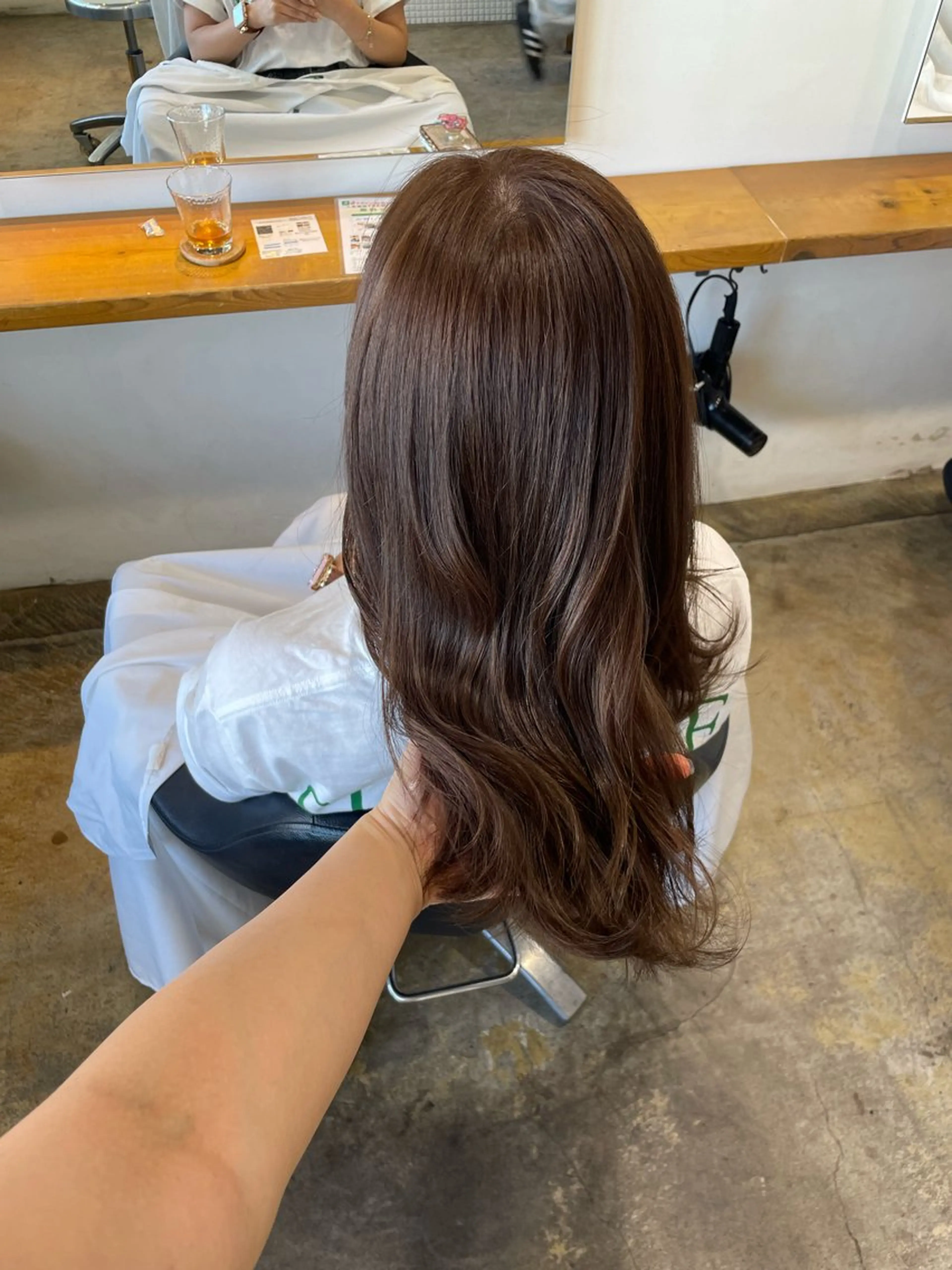 ミディアム カラー グレージュ カット ヘアカラー トリートメント MIOベージュカラー 柔らかいカラーのヘアスタイル