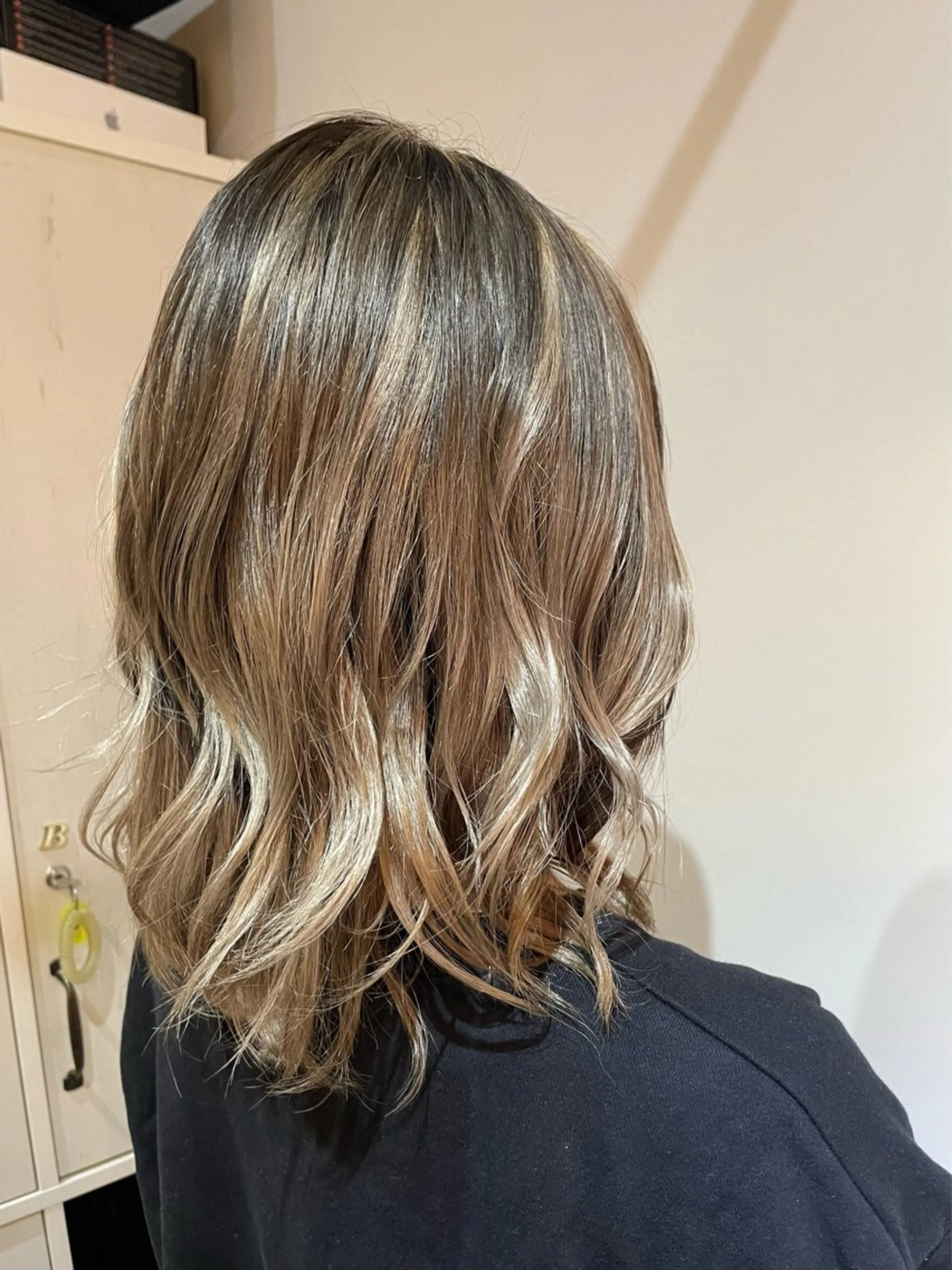 ミディアム カラー 福井 瑞季のヘアスタイル