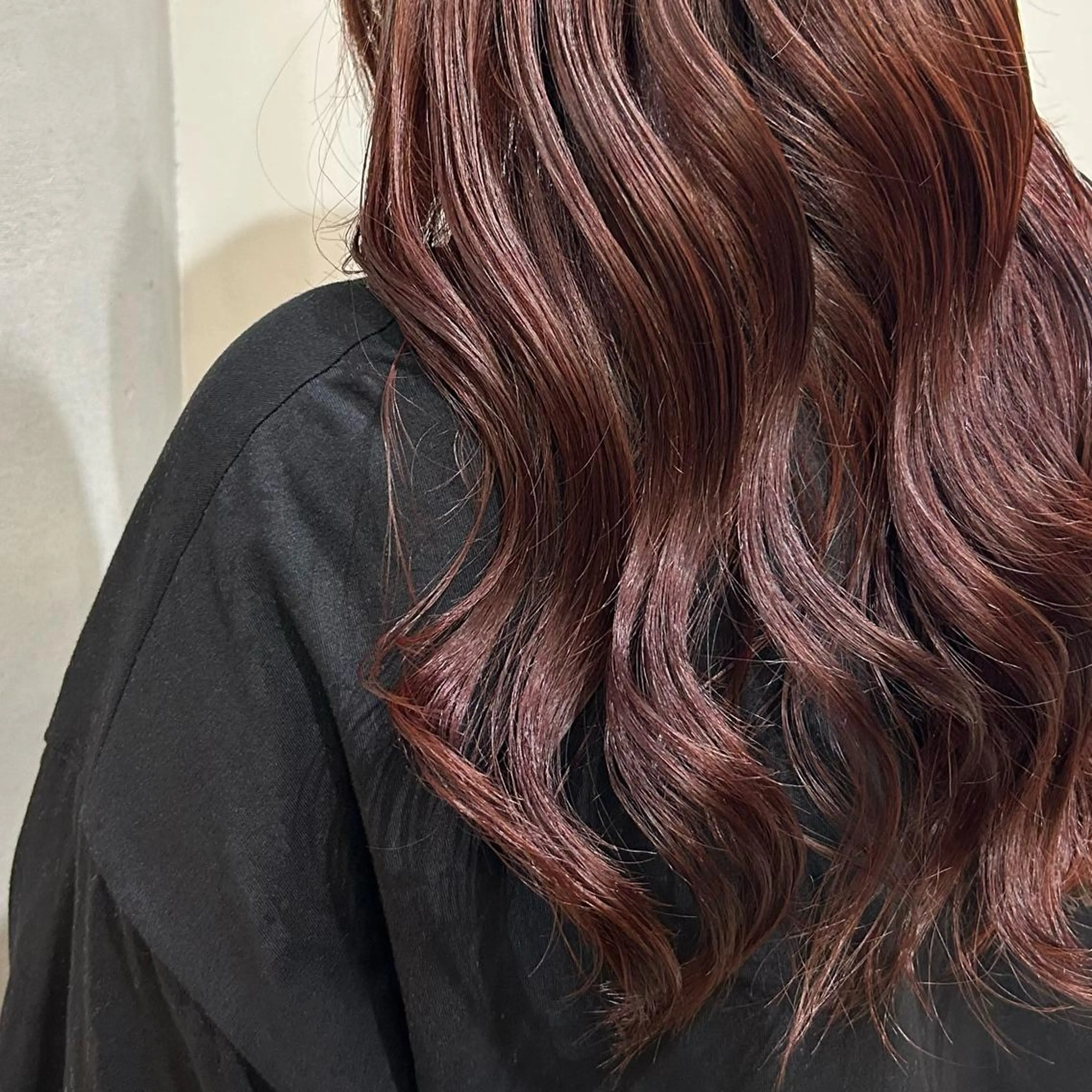 ロング カラー レッドカラー カット ヘアカラー トリートメント 艶カラー/レイヤー 🦋AKARI🦋のヘアスタイル