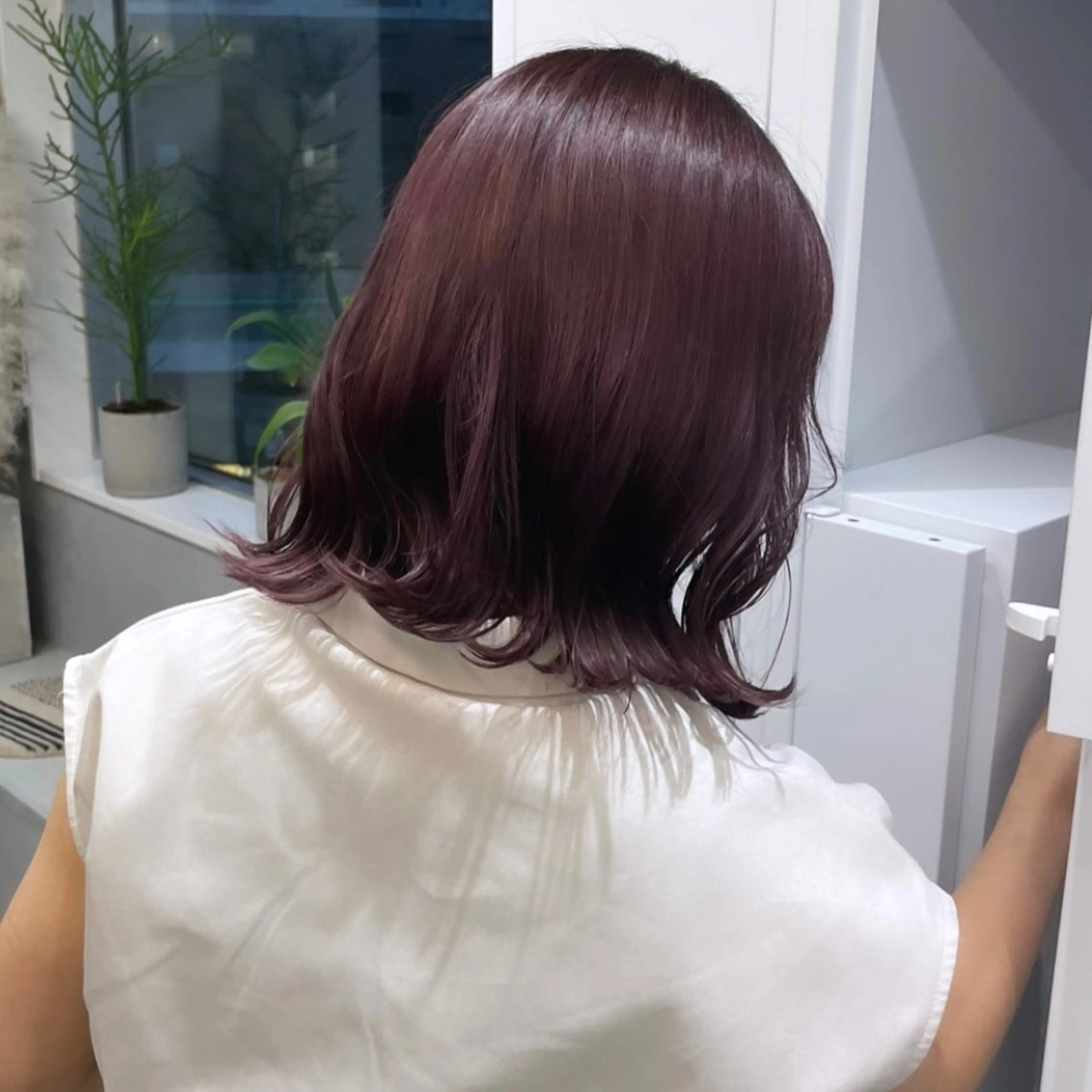 ミディアム Rui/透明感カラー 暖色/レイヤーカットのヘアスタイル