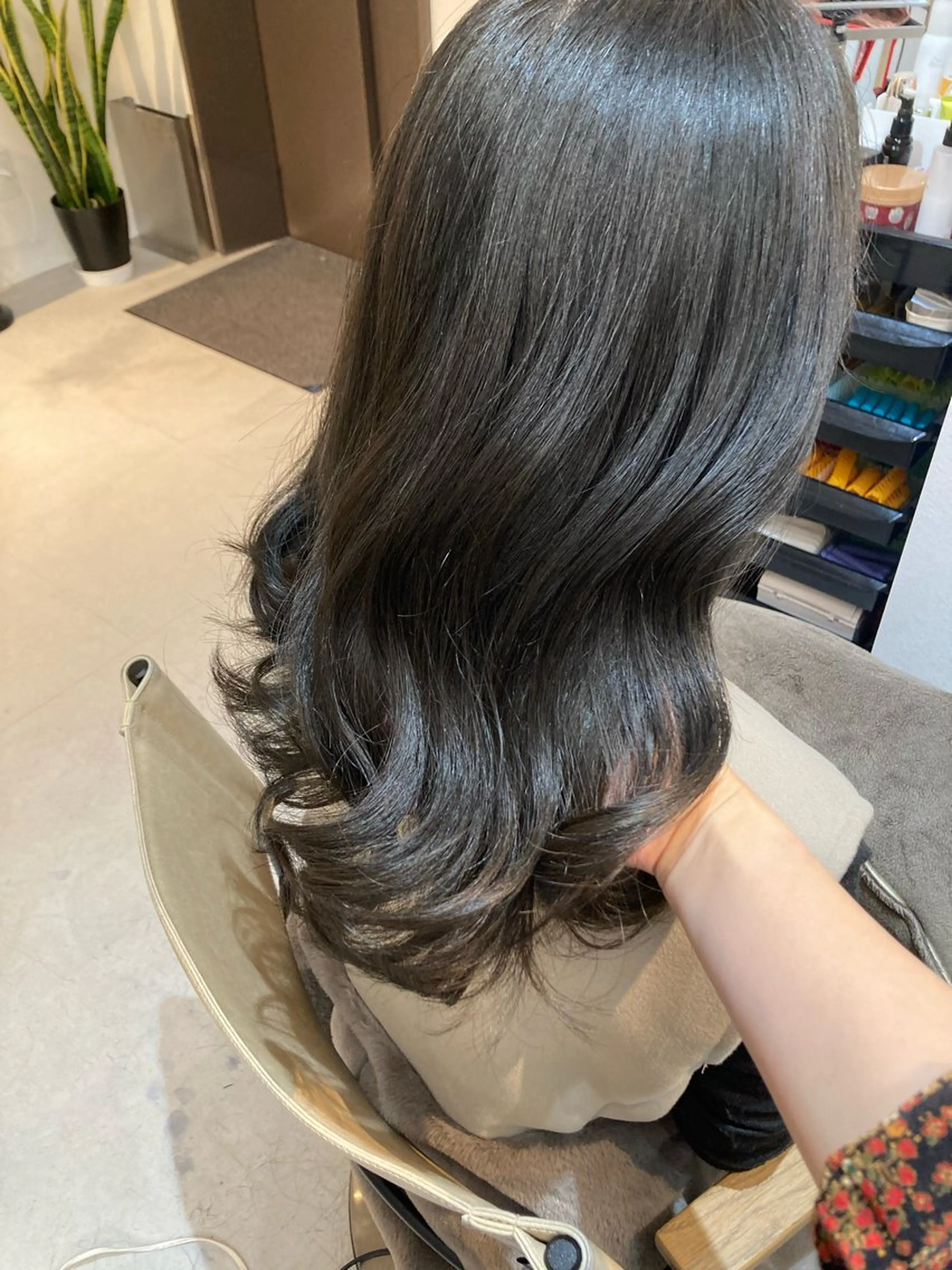 ミディアム ✨色持ちの良い艶 カラー✨蟹江真世のヘアスタイル