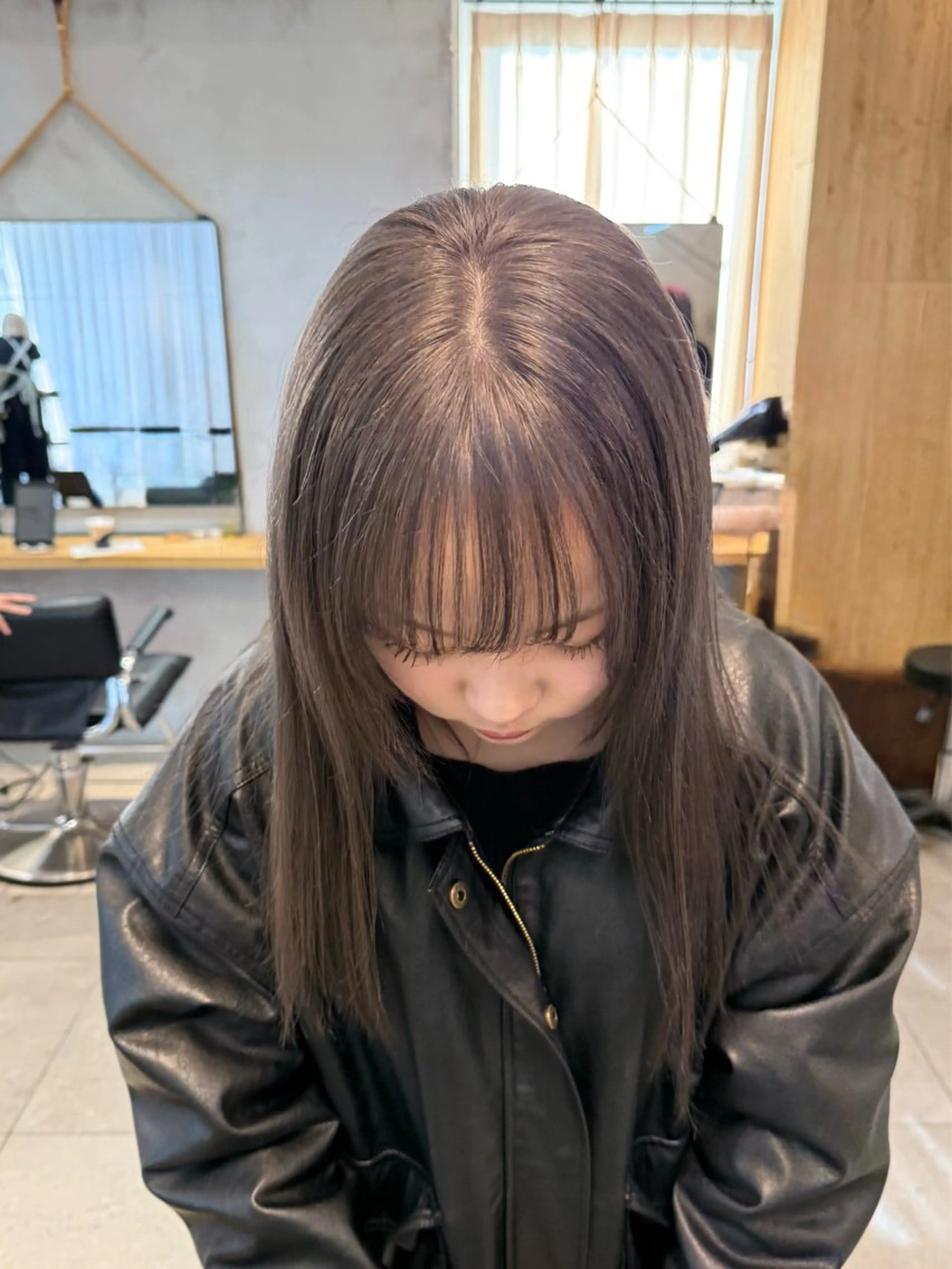 セミロング カラー ミルクティー× グレージュMOMOのヘアスタイル