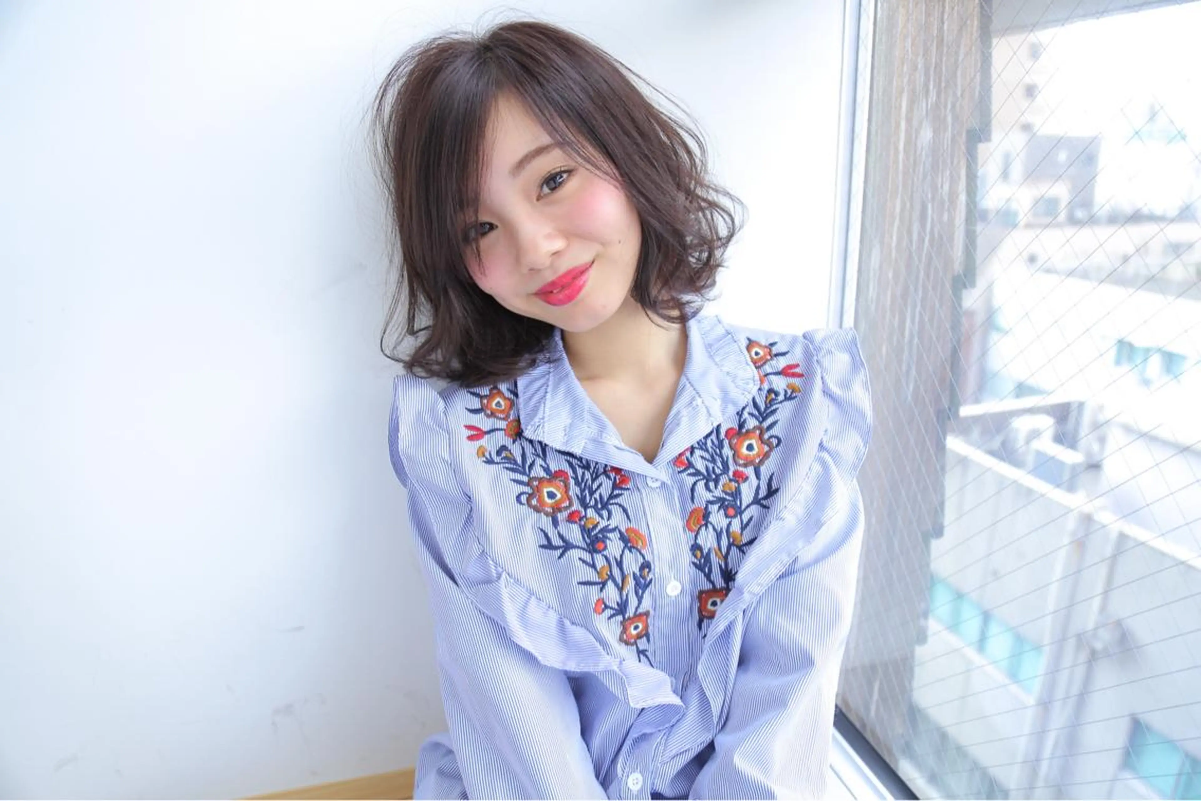 カラー ベージュカラー 透明感カラー コテ巻き風パーマ SHONOのヘアスタイル