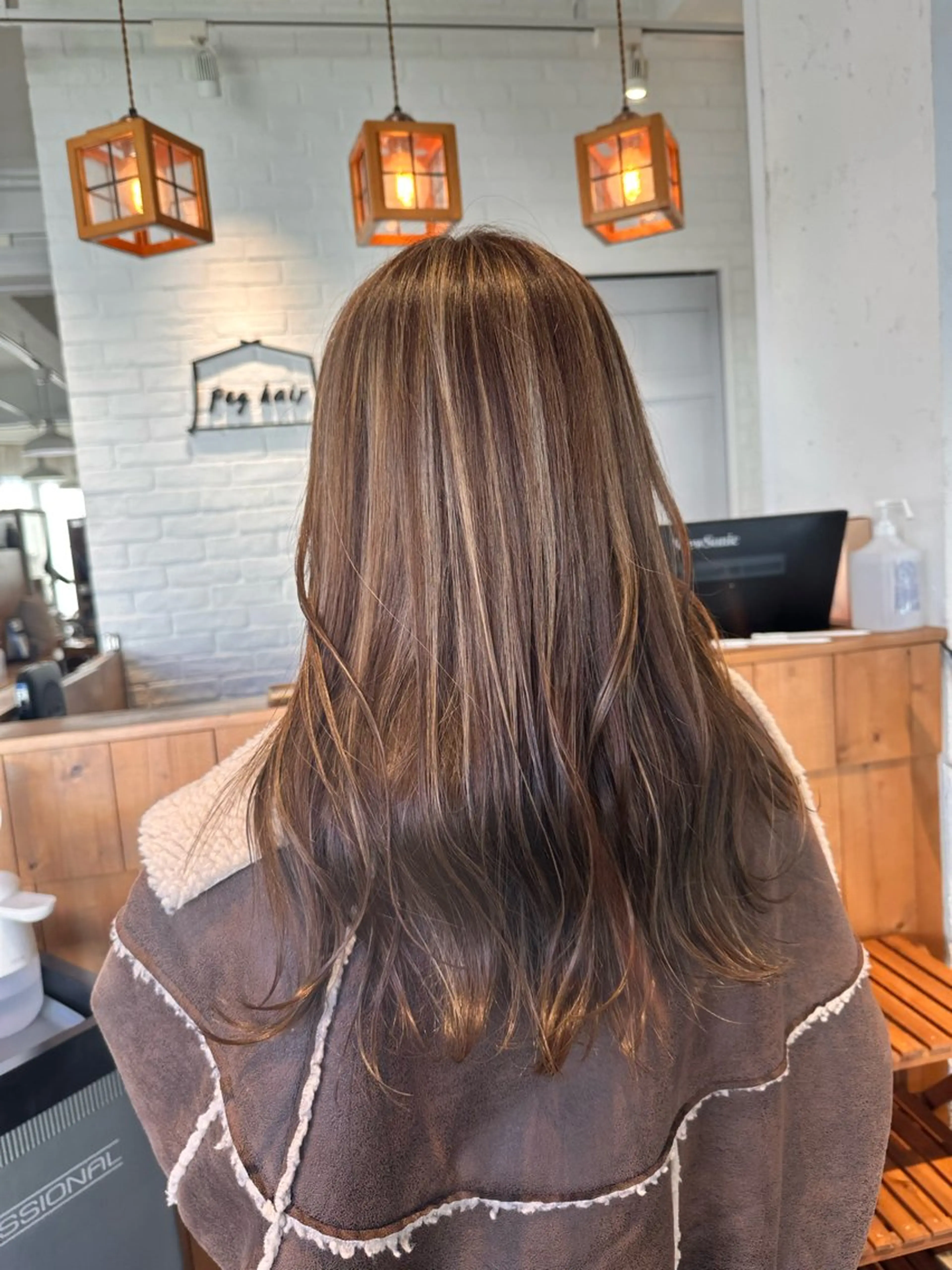 セミロング カラー peg.hair所属・ブリーチカラー🫧 森　凪沙のヘアスタイル