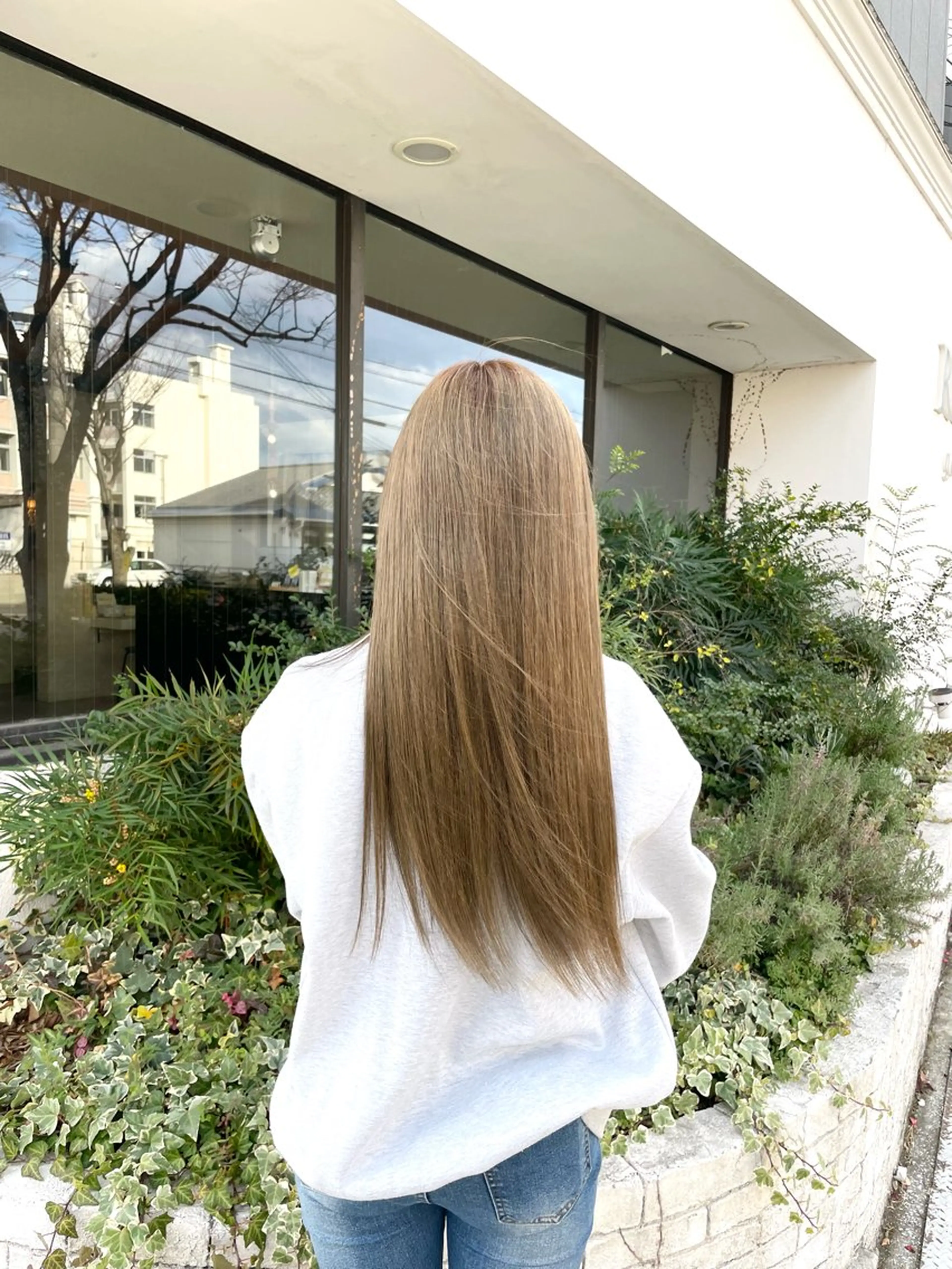 ロング ROZA germe所属・SHIO / ハイトーンカラーのヘアスタイル