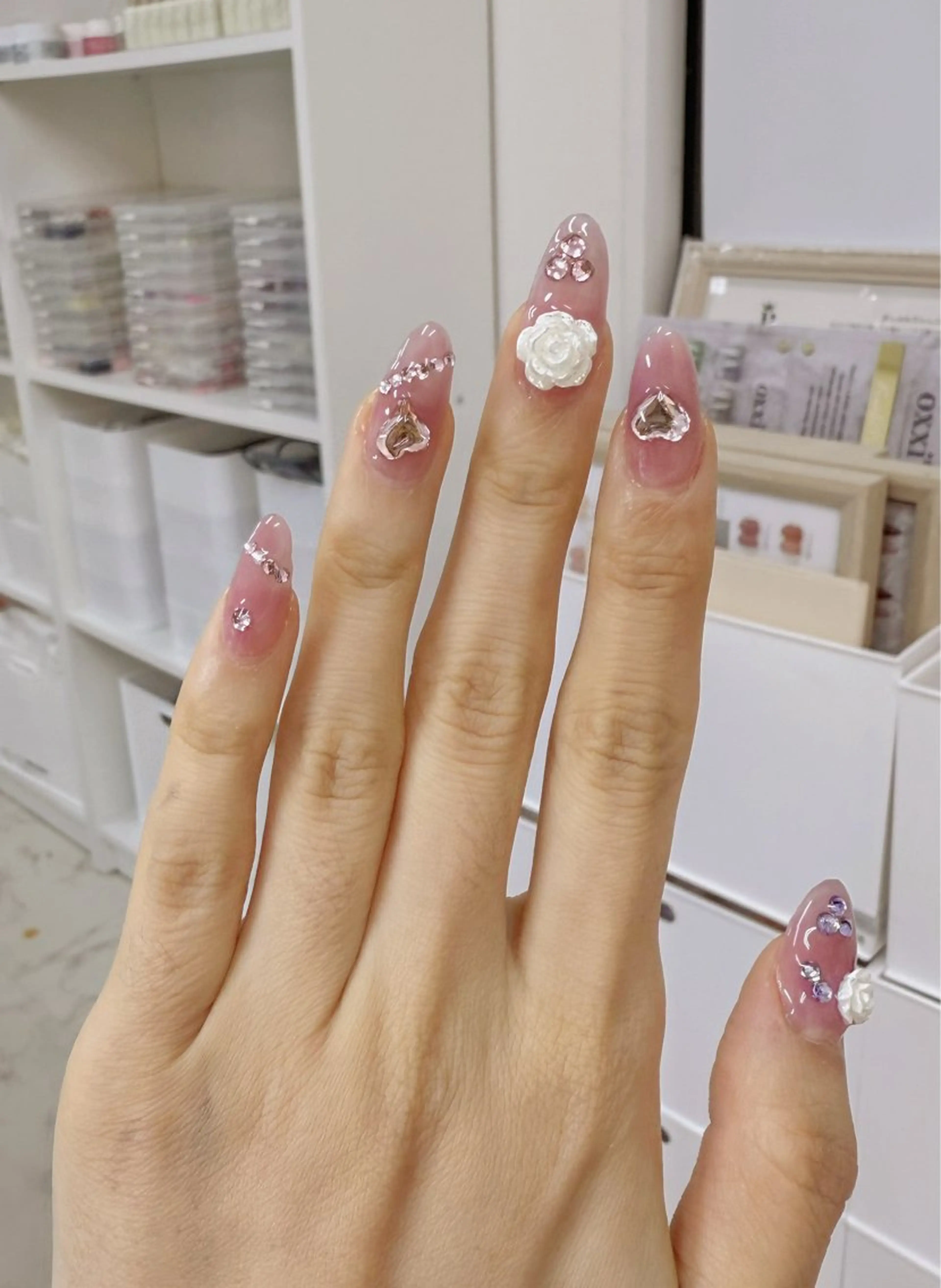 ネイル ハンドネイル R nailsalon所属・Rネルサイン よ よのネイルデザイン