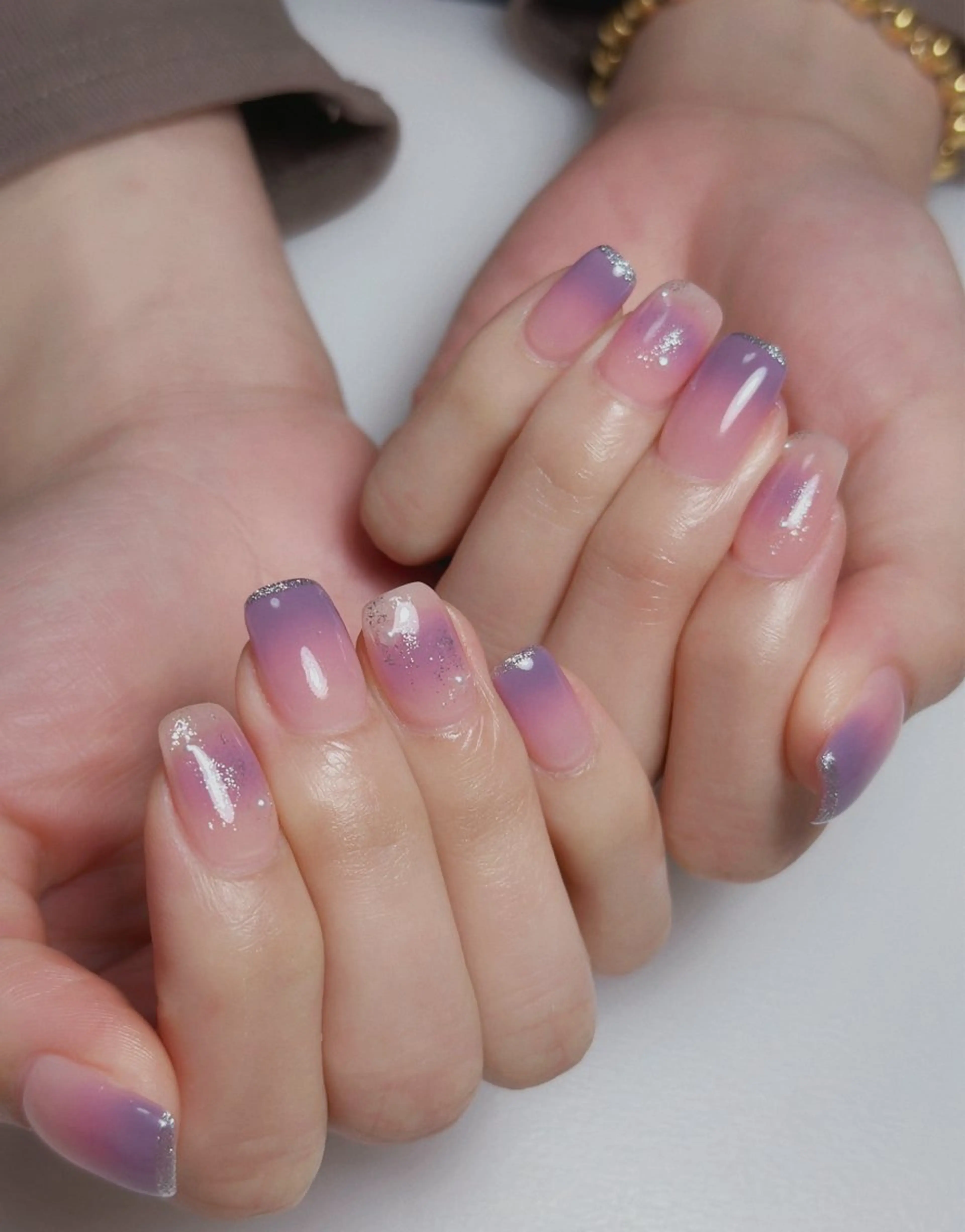 ネイル オーロラネイル 長さ出し フットネイル ラメ(グリッター) ラメグラデーション ハンドネイル 👍thumbs up nail👍のネイルデザイン