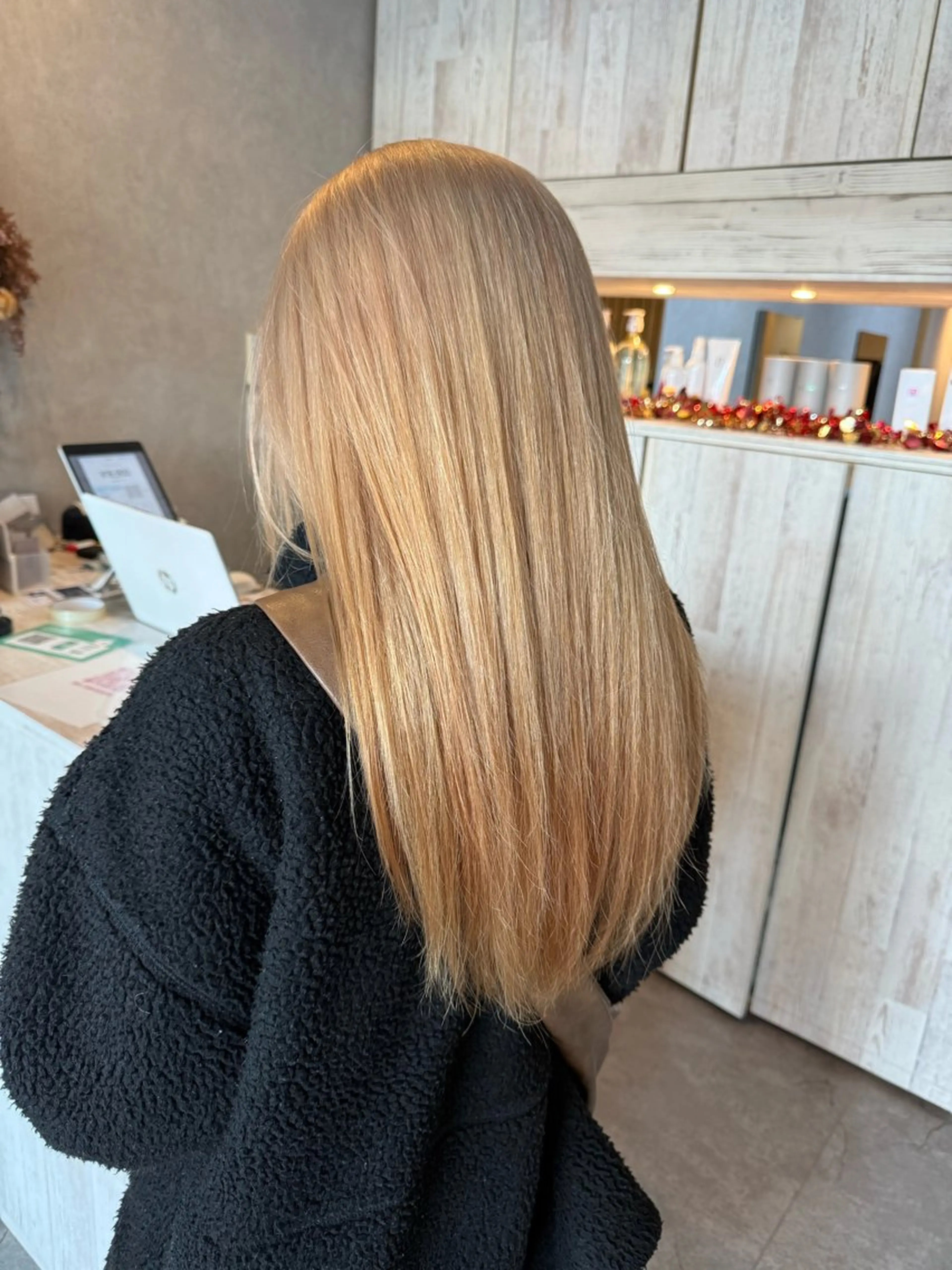 カラー ヘアカラー Bish Yanaのヘアスタイル