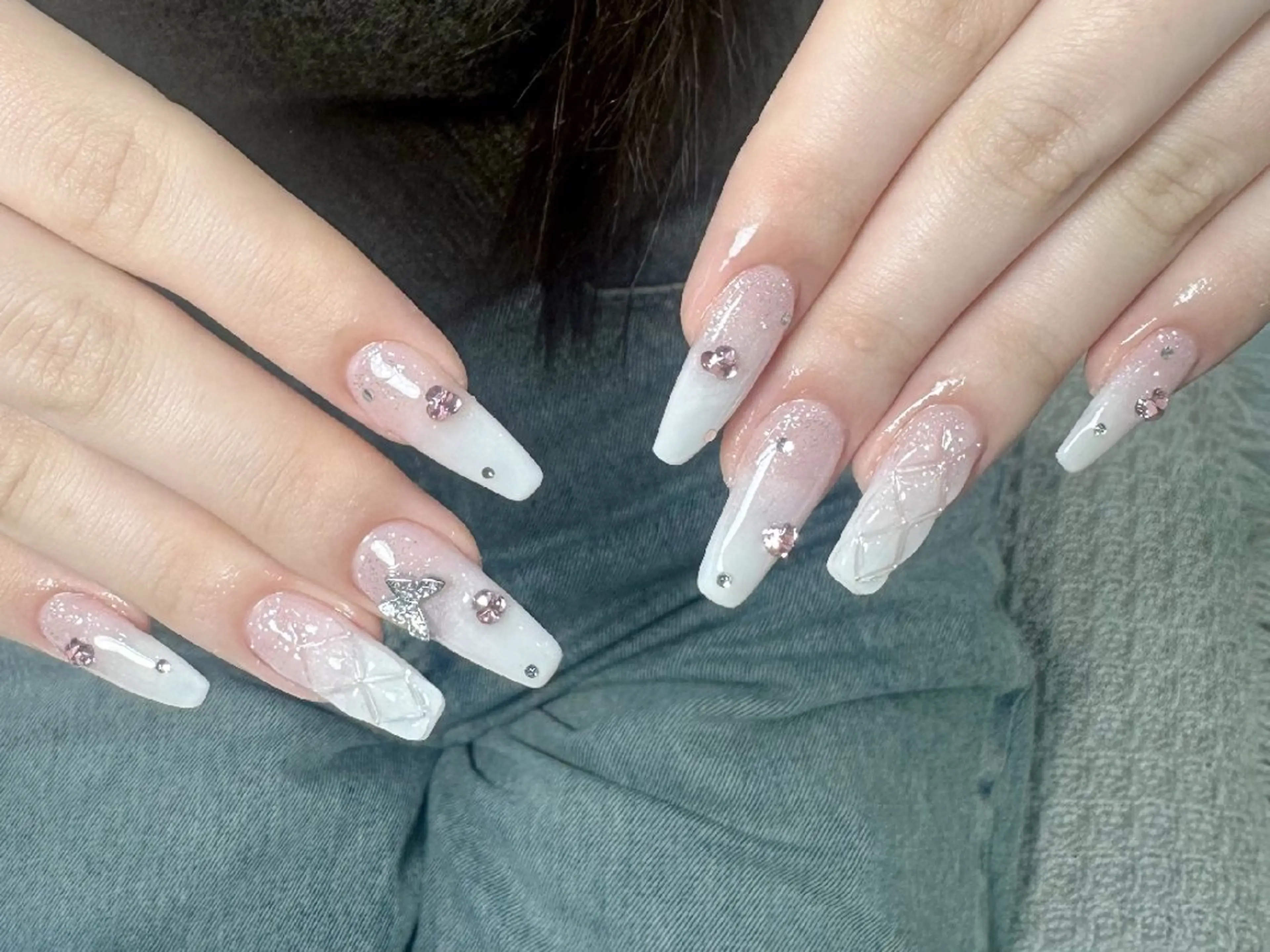 ネイル チークネイル 長さ出し フレンチネイル ジェルネイル キラキラネイル ハンドネイル UM Nail Salonのネイルデザイン