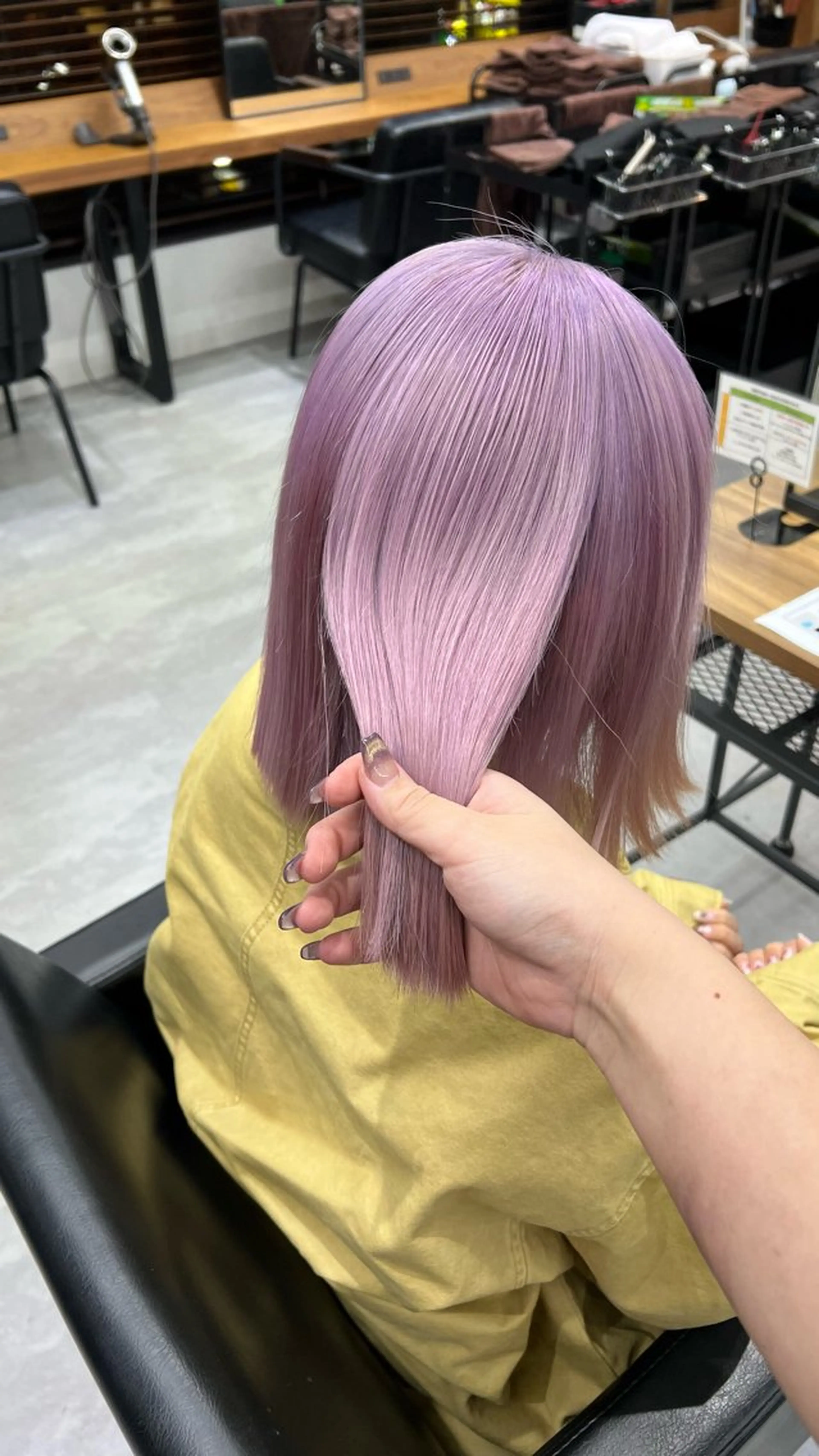 ショート カラー ブリーチ 透明感カラー デザインカラー ダブルカラー ハイトーンカラー いろあそび所属・ショート/ウルフ カットモデル募集のヘアスタイル