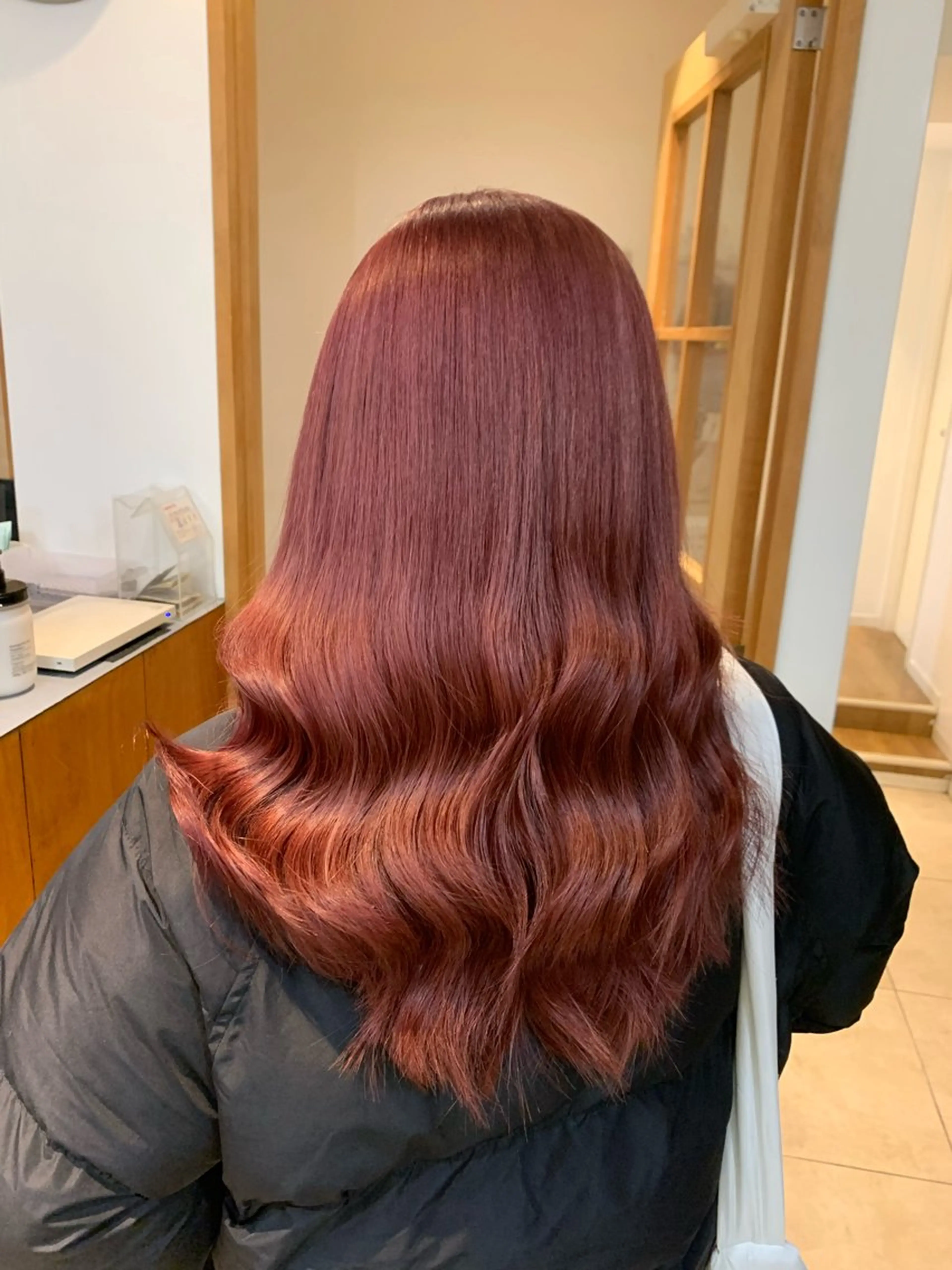 セミロング カラー ブリーチ カシス ピンクカラー ヘアカラー 庄司 沙羅のヘアスタイル