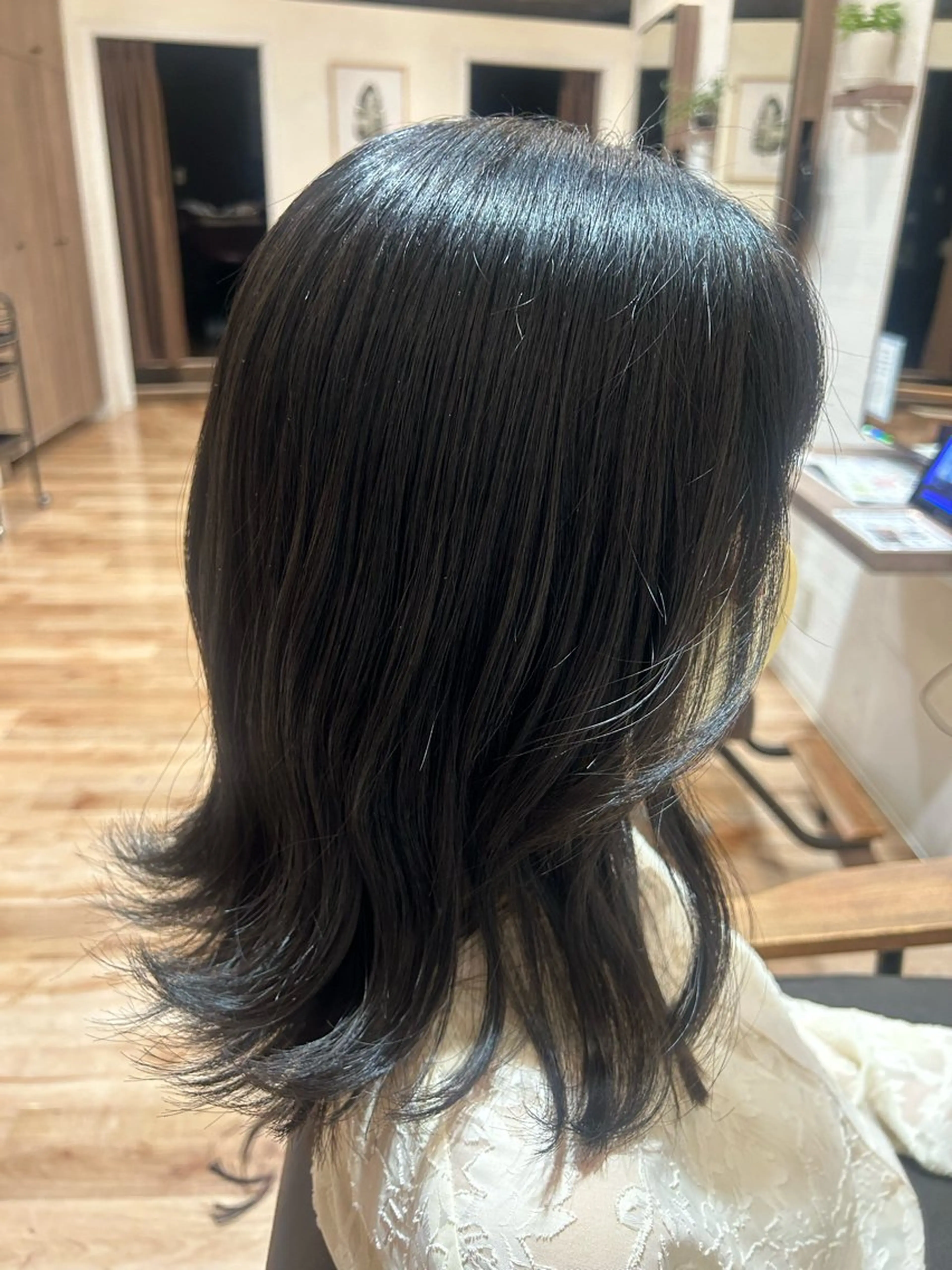ミディアム 篠原 来実のヘアスタイル