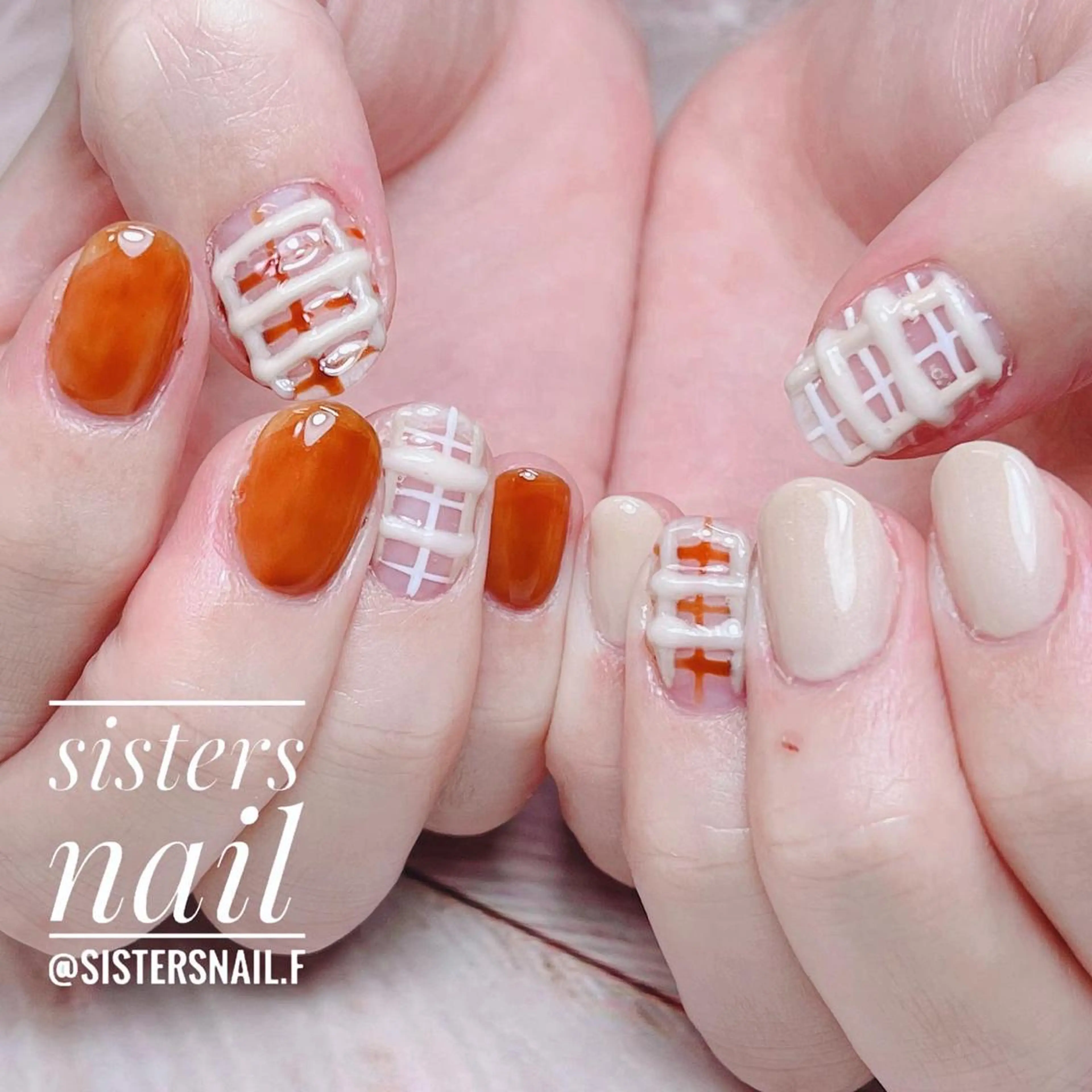 ネイル アートネイル ブラウン カジュアル ショートネイル sisters nail.fのネイルデザイン