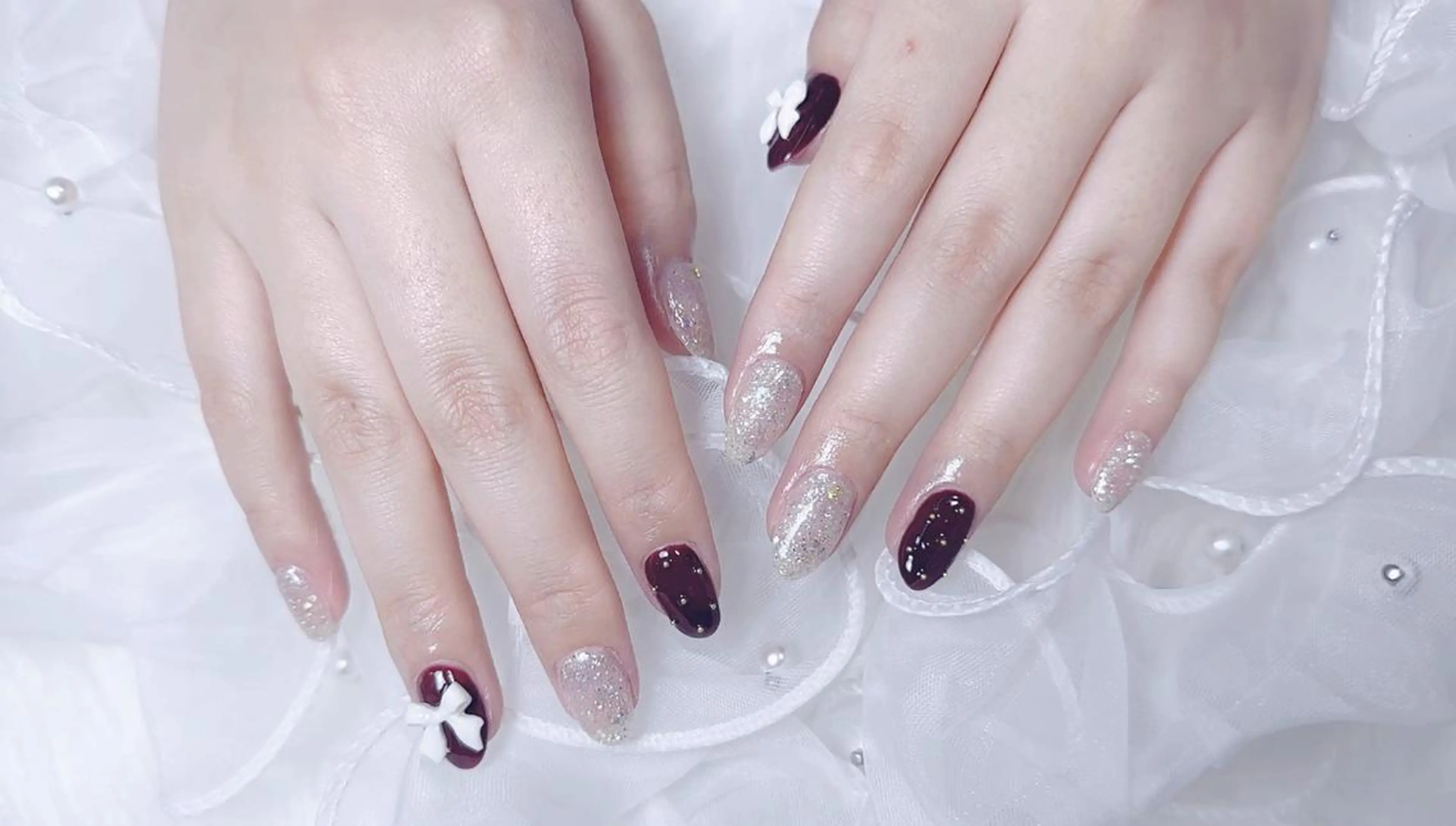 ネイル ハンドネイル Shis_🦄shi 韓国風キラキラネイルのネイルデザイン