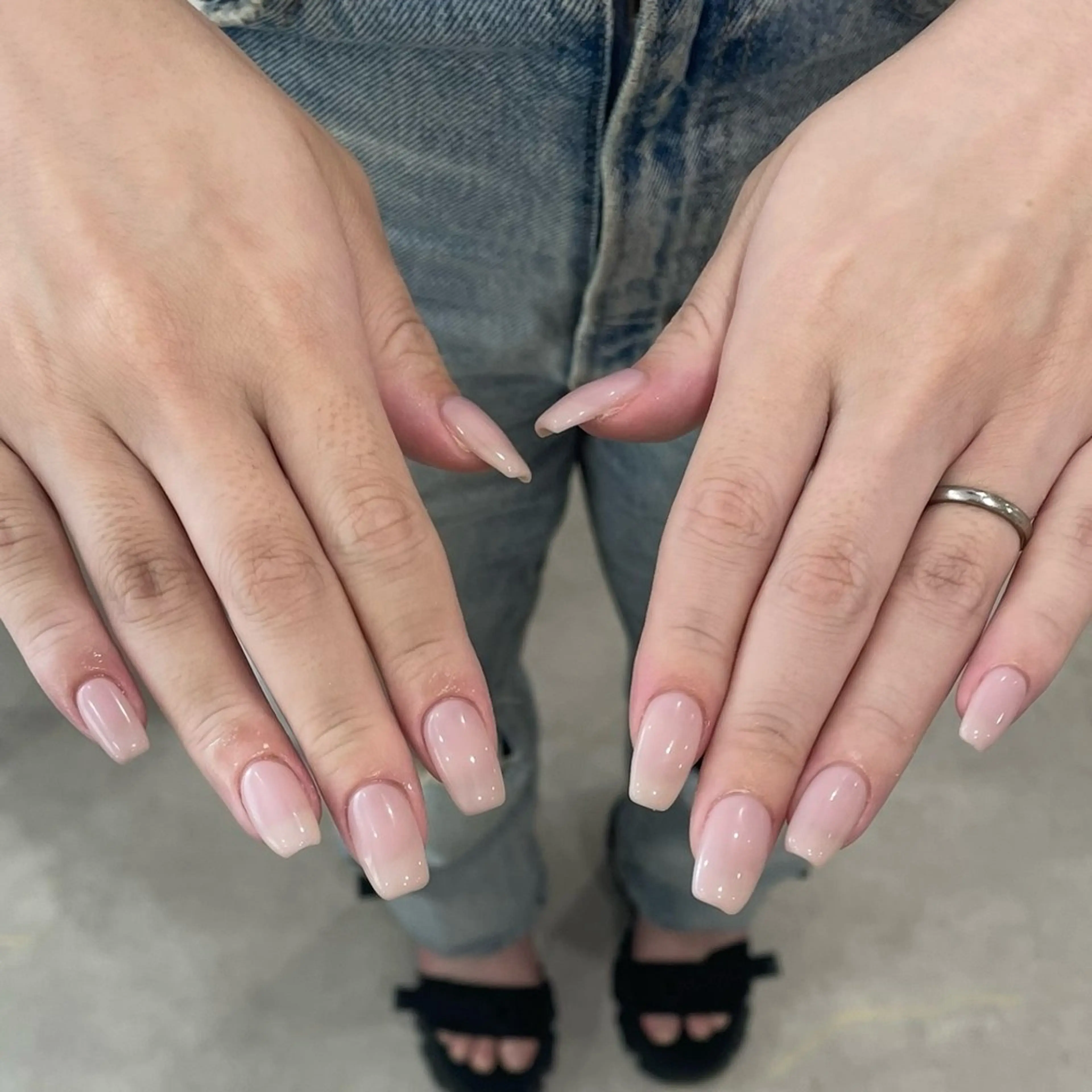 ネイル ハンドネイル 𝑟𝑖𝑠𝑎 🕯‎🤍のネイルデザイン