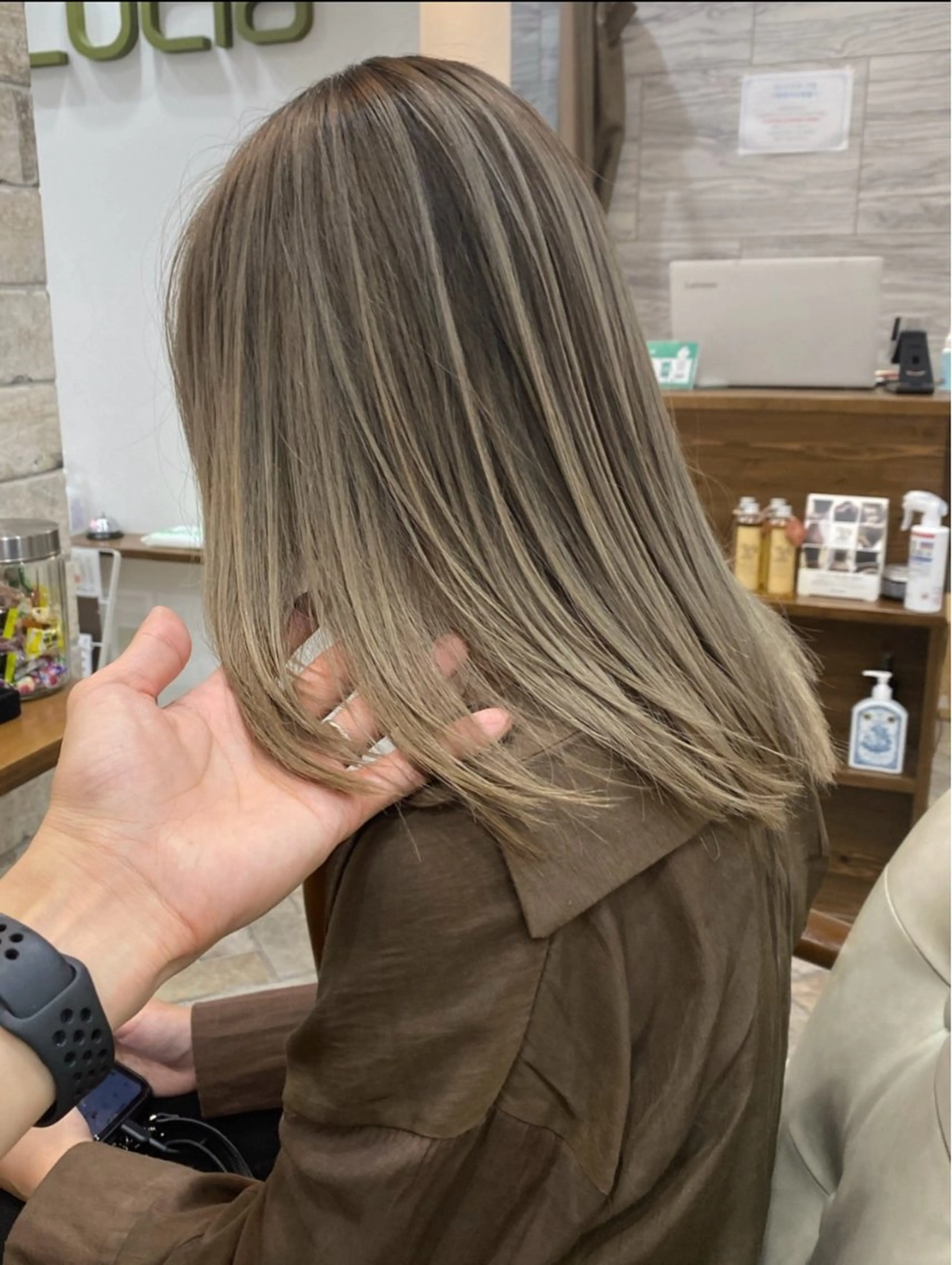 セミロング カラー カット ヘアカラー ハイライト、レイヤー カット/西梅田/中西のヘアスタイル