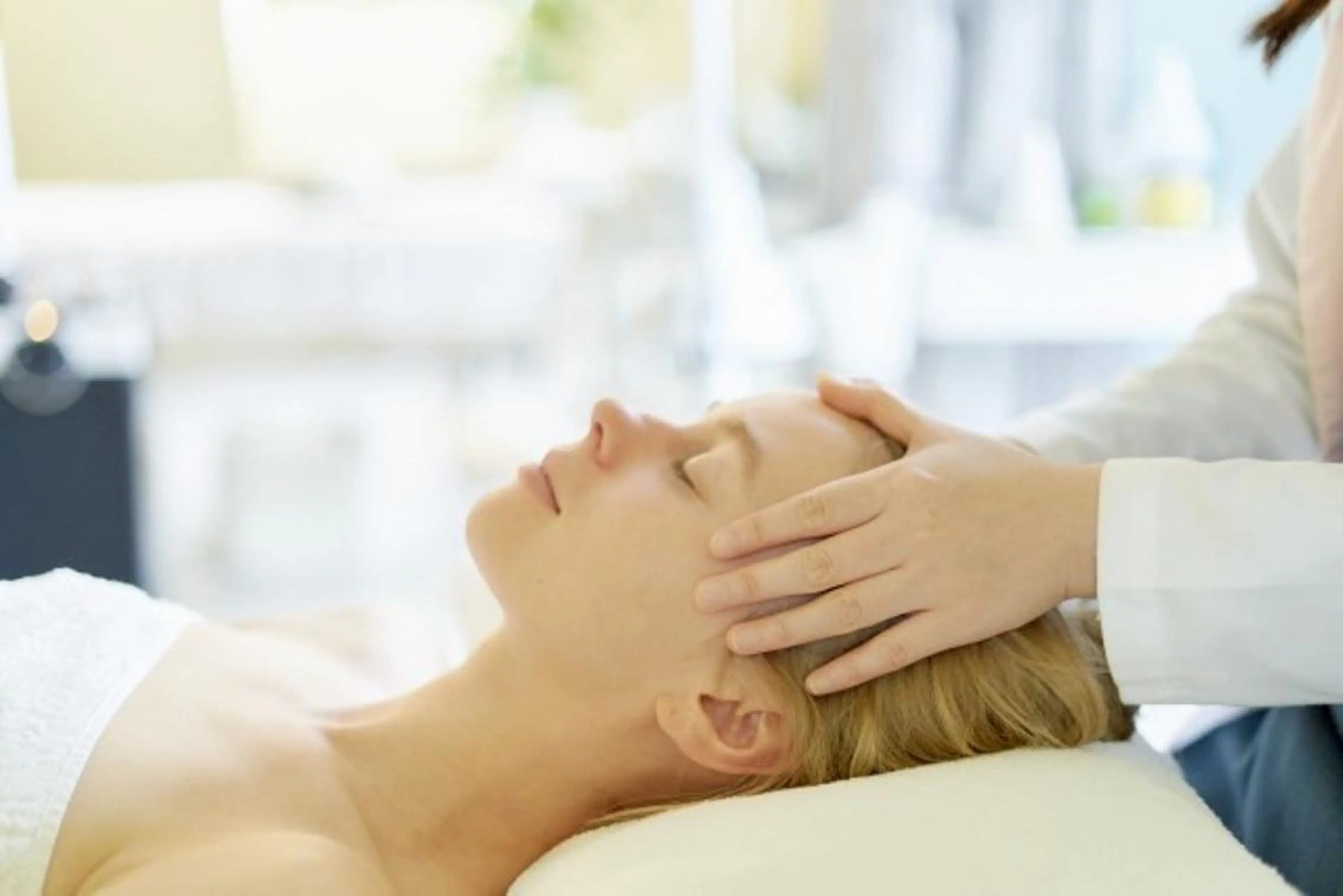 エステ リラク “メイクしたまま"即小顔【美针】mihari所属・小顔矯正マッサージ mihari　栄店のエステ・リラクイメージ