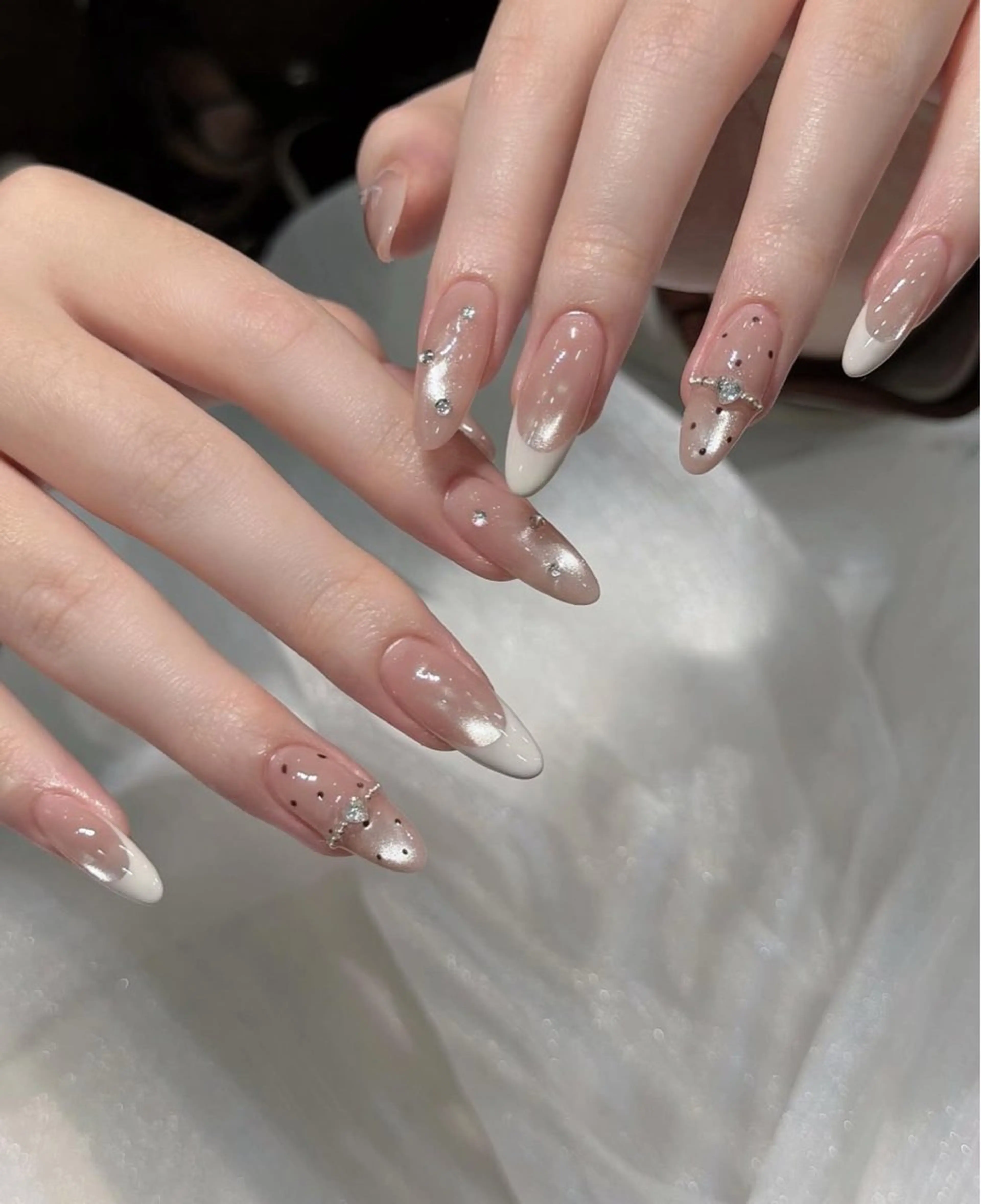 ネイル キラキラネイル マグネットネイル ミラーネイル ニュアンスネイル 春ネイル ハンドネイル Lyna 池袋のネイルデザイン