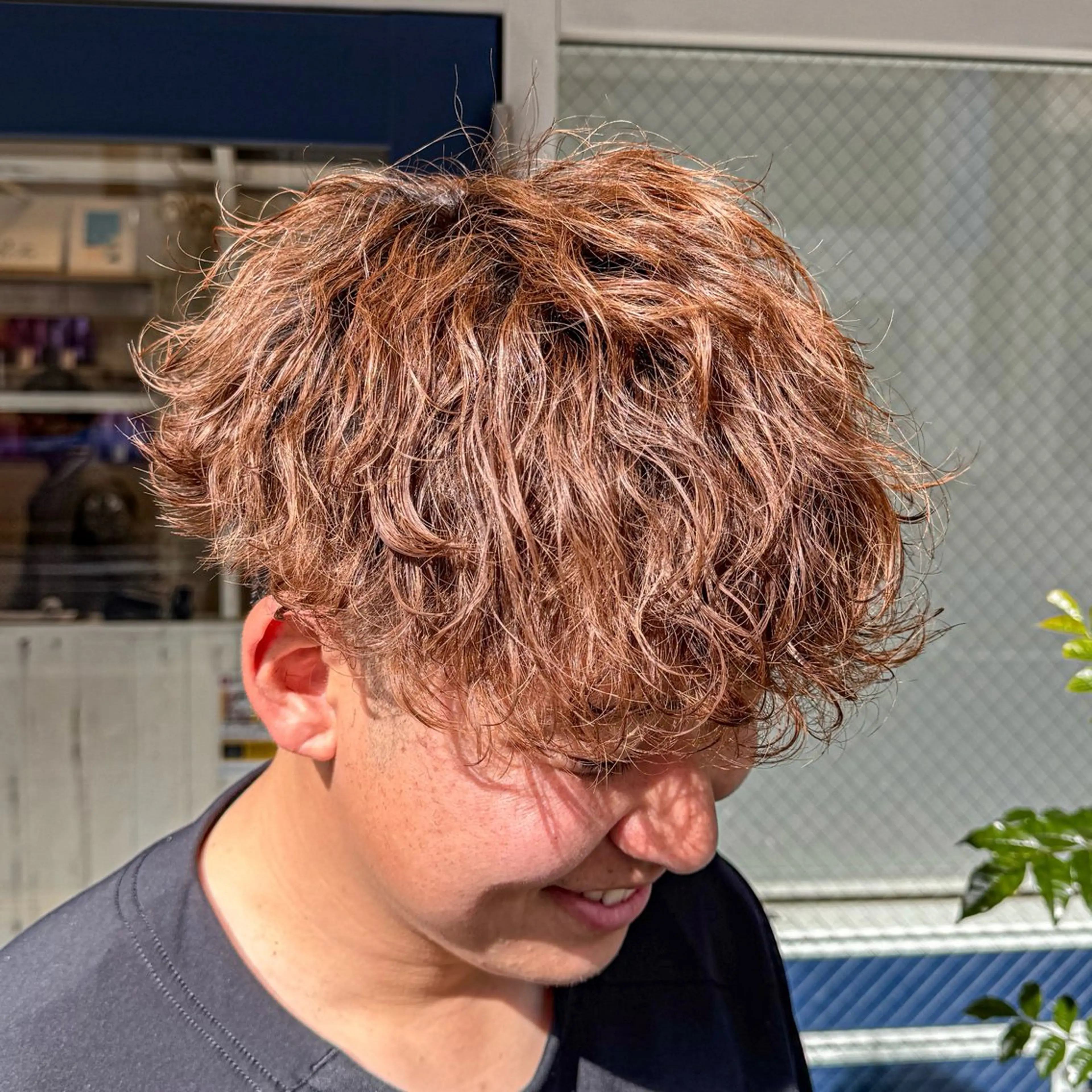 ショート パーマ メンズ 波巻きパーマ カット ヘアカラー トリートメント 吉田 新平のヘアスタイル