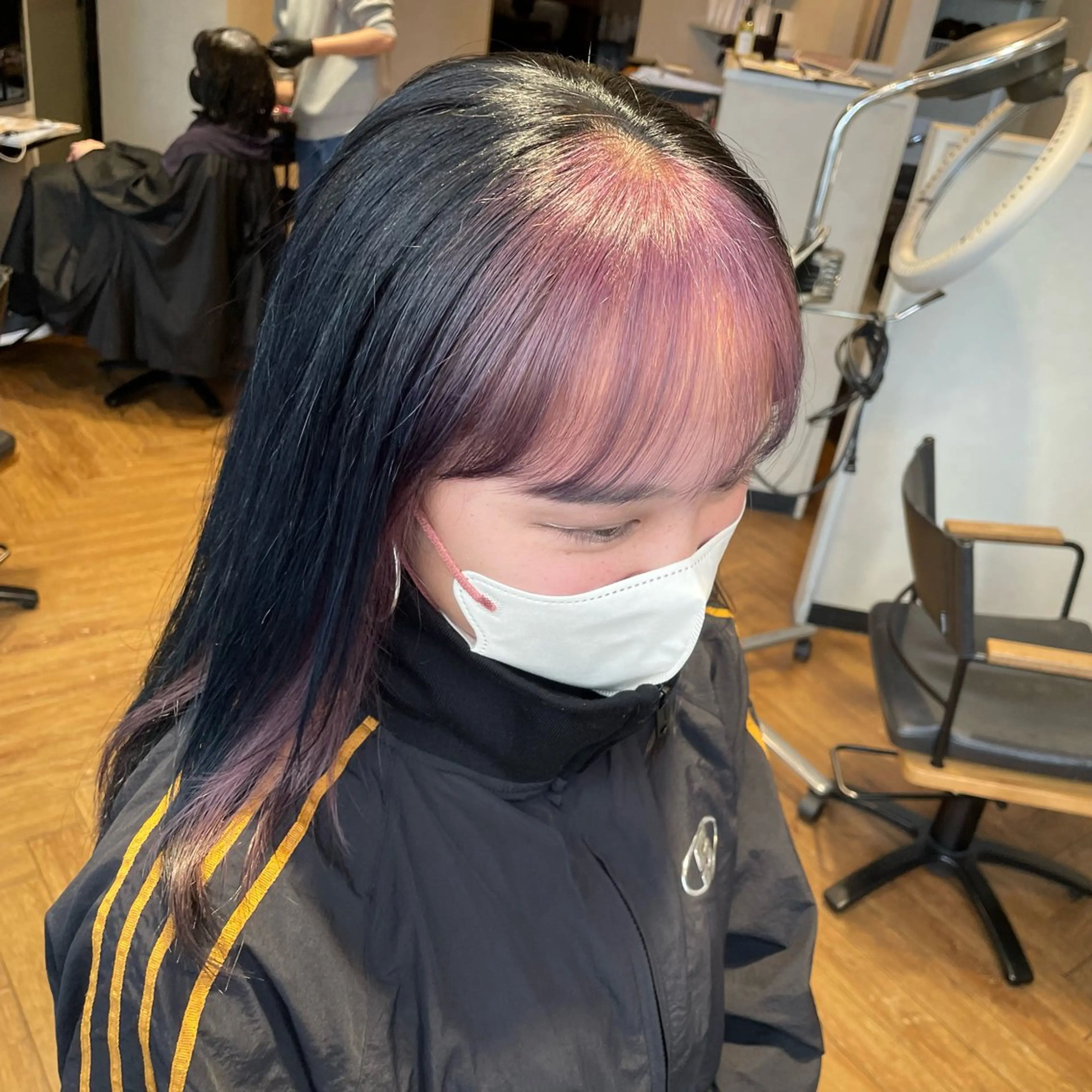 カラー ミストバング  フェイスフレーミング ピンクカラー 金城 二千夏のヘアスタイル